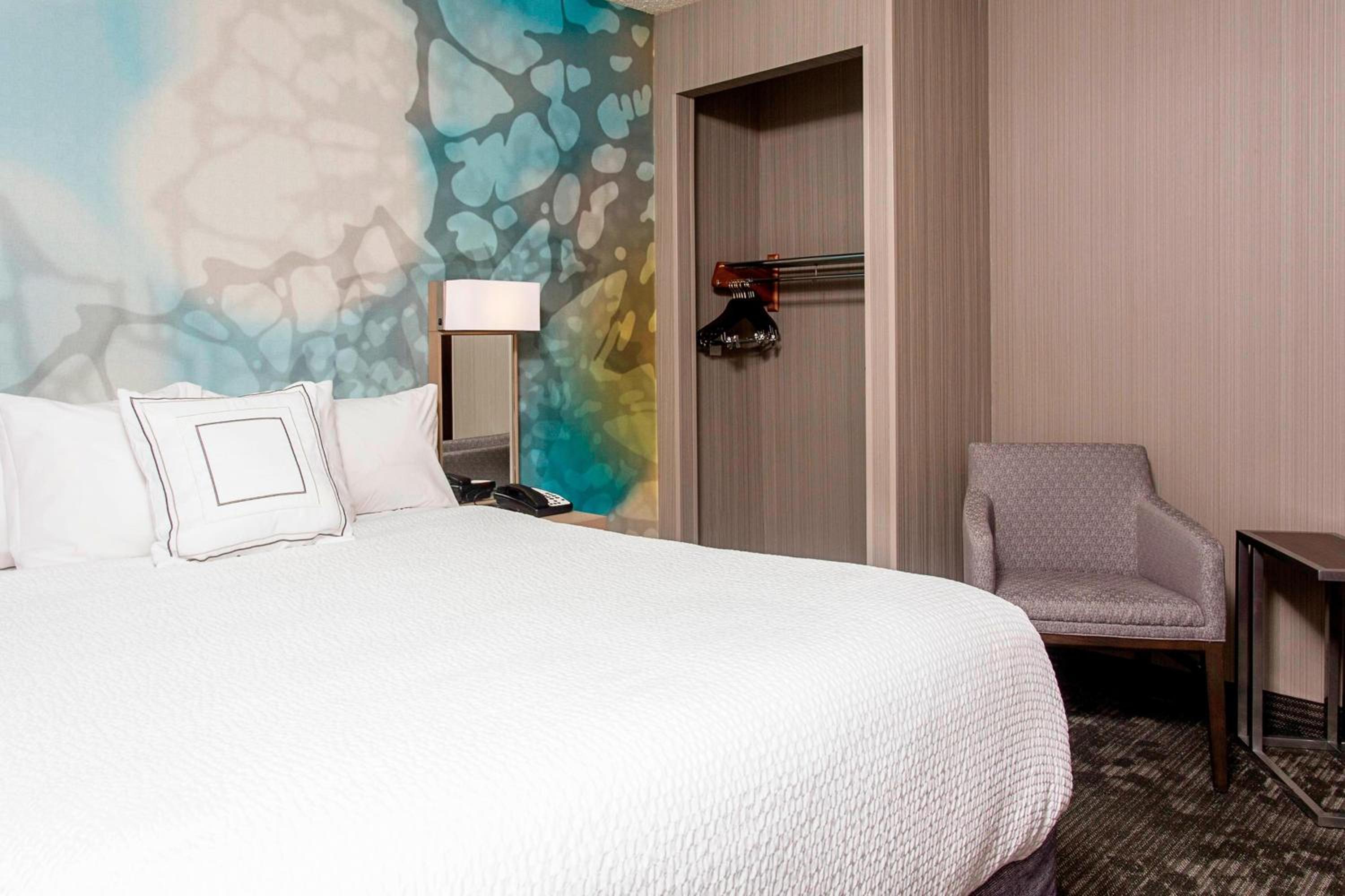 Accessible, Guest room, 1 Queen - Photo 3
