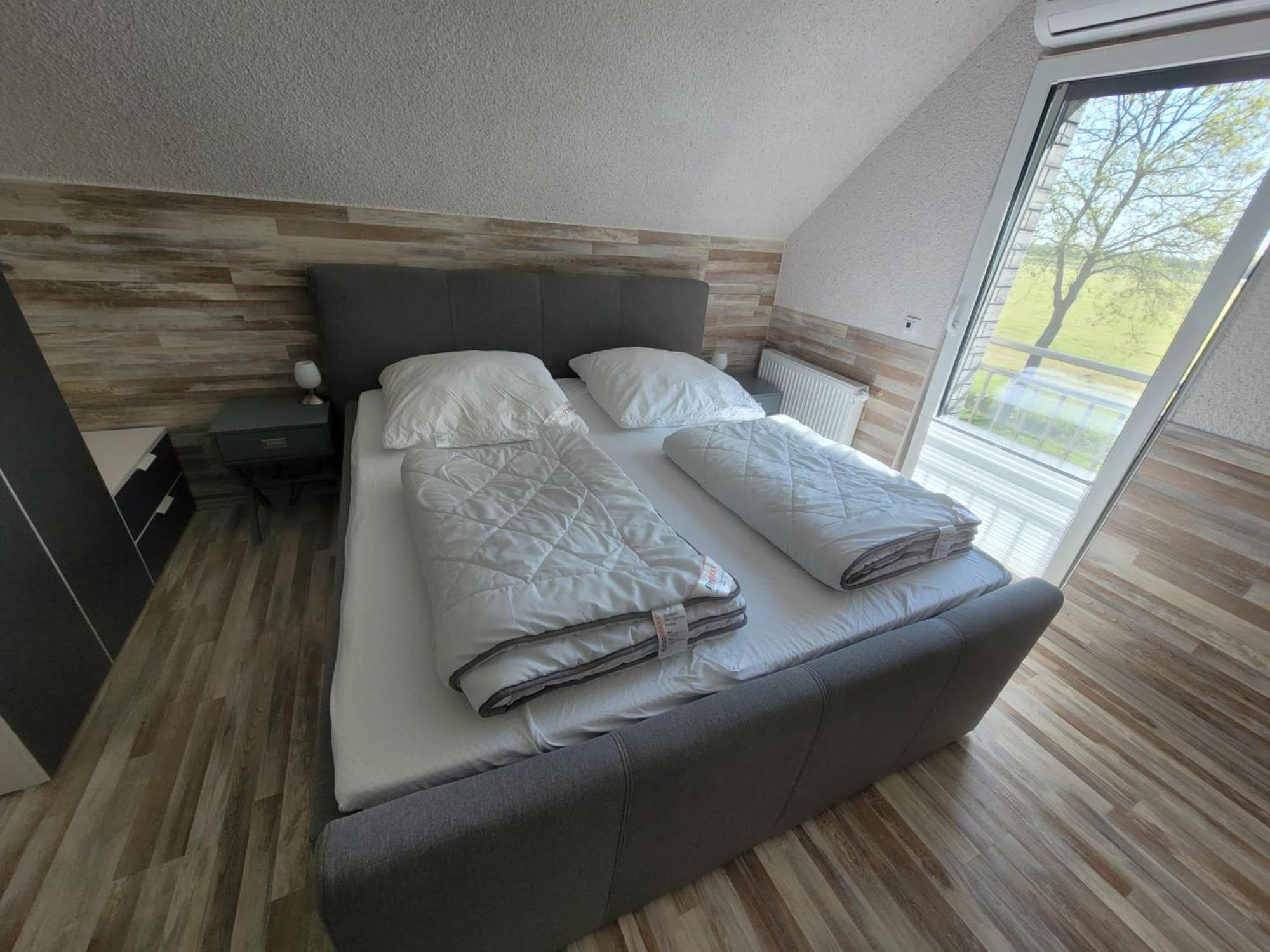 Two-Bedroom Deluxe Apartment with Garden View photo 2