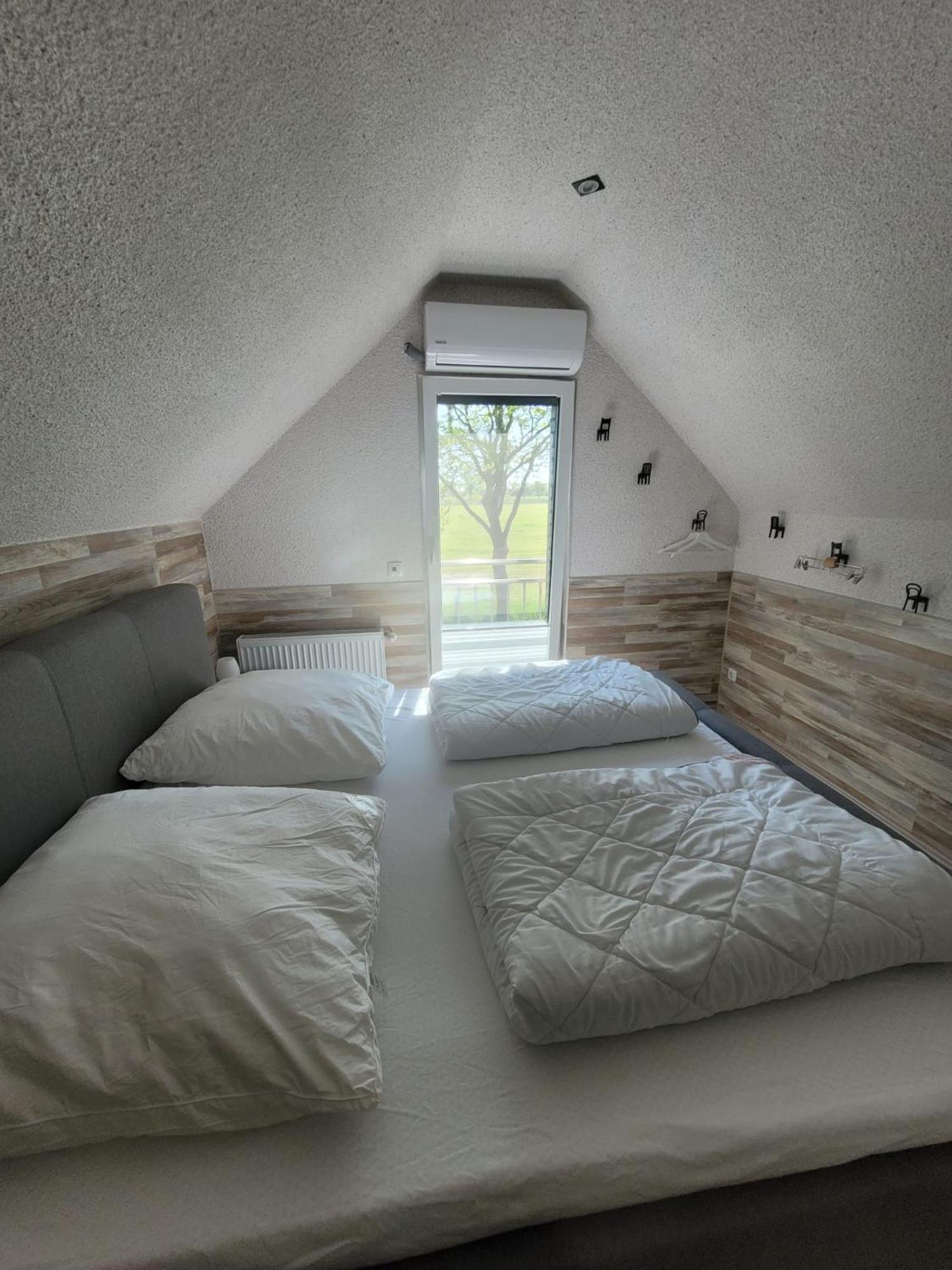 Two-Bedroom Deluxe Apartment with Garden View photo 3
