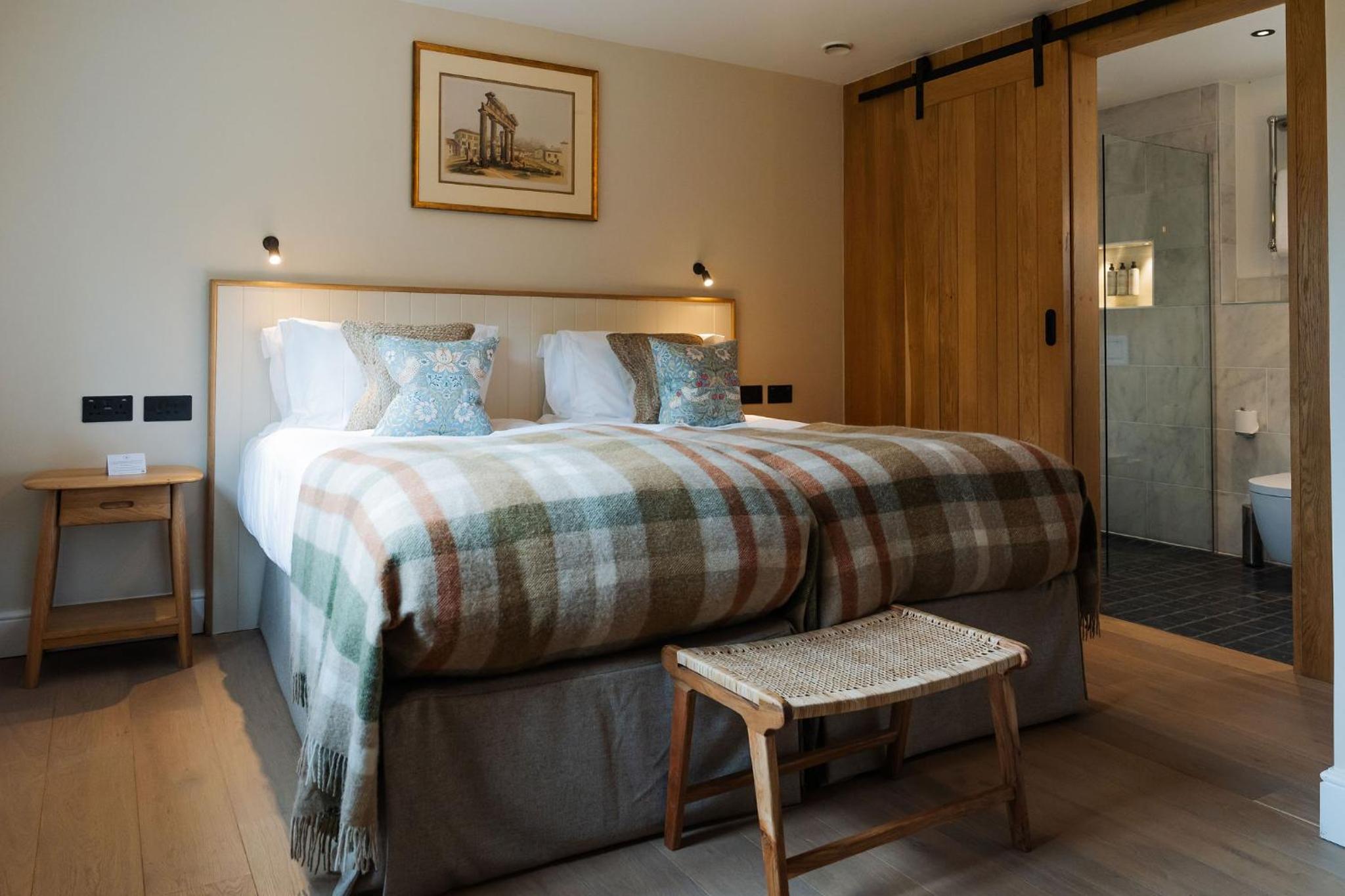 Two Bedroom Grand Cottage (Non Smoking) photo 3