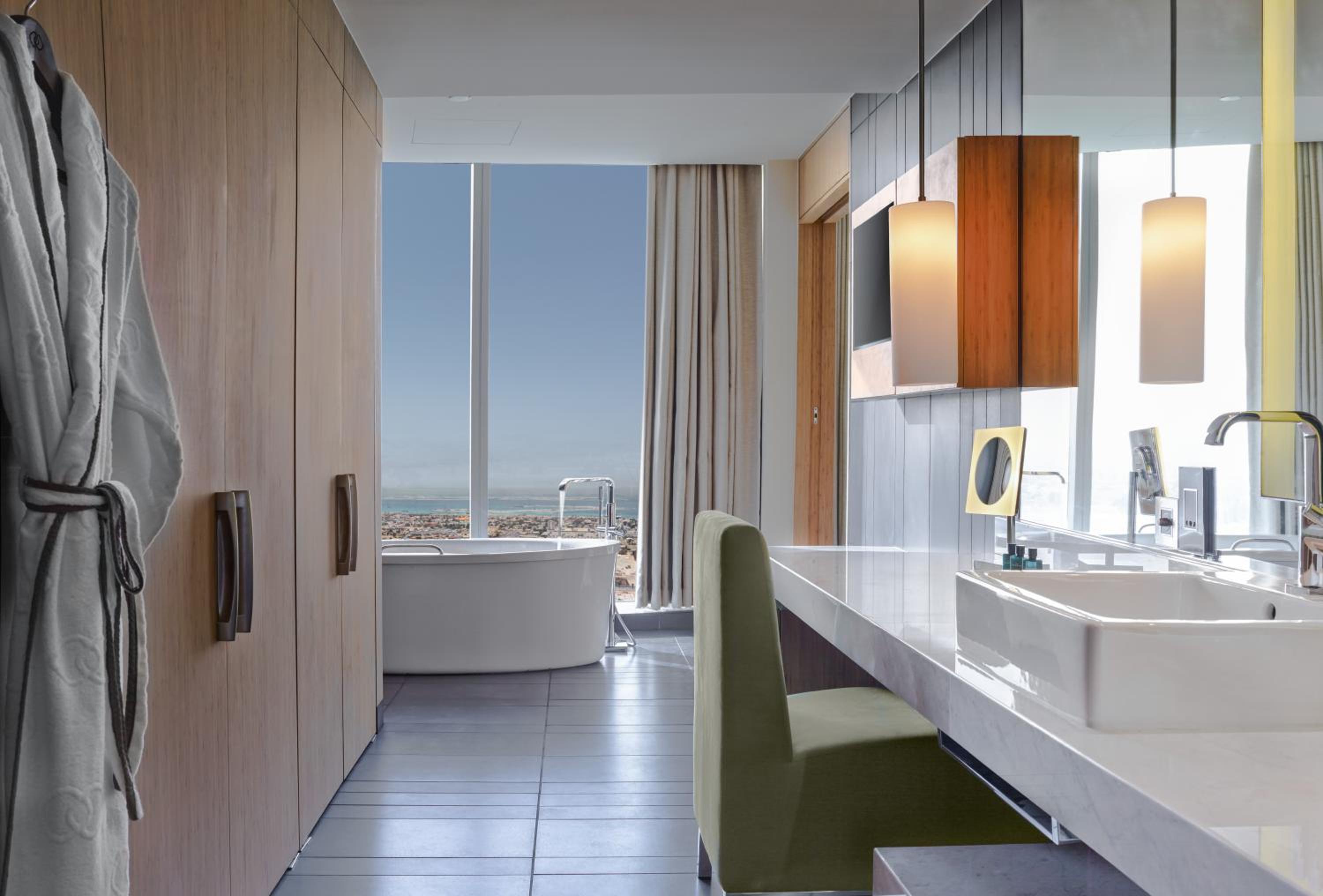 Opera King Suite with Coastline View - Club Access - Photo 2