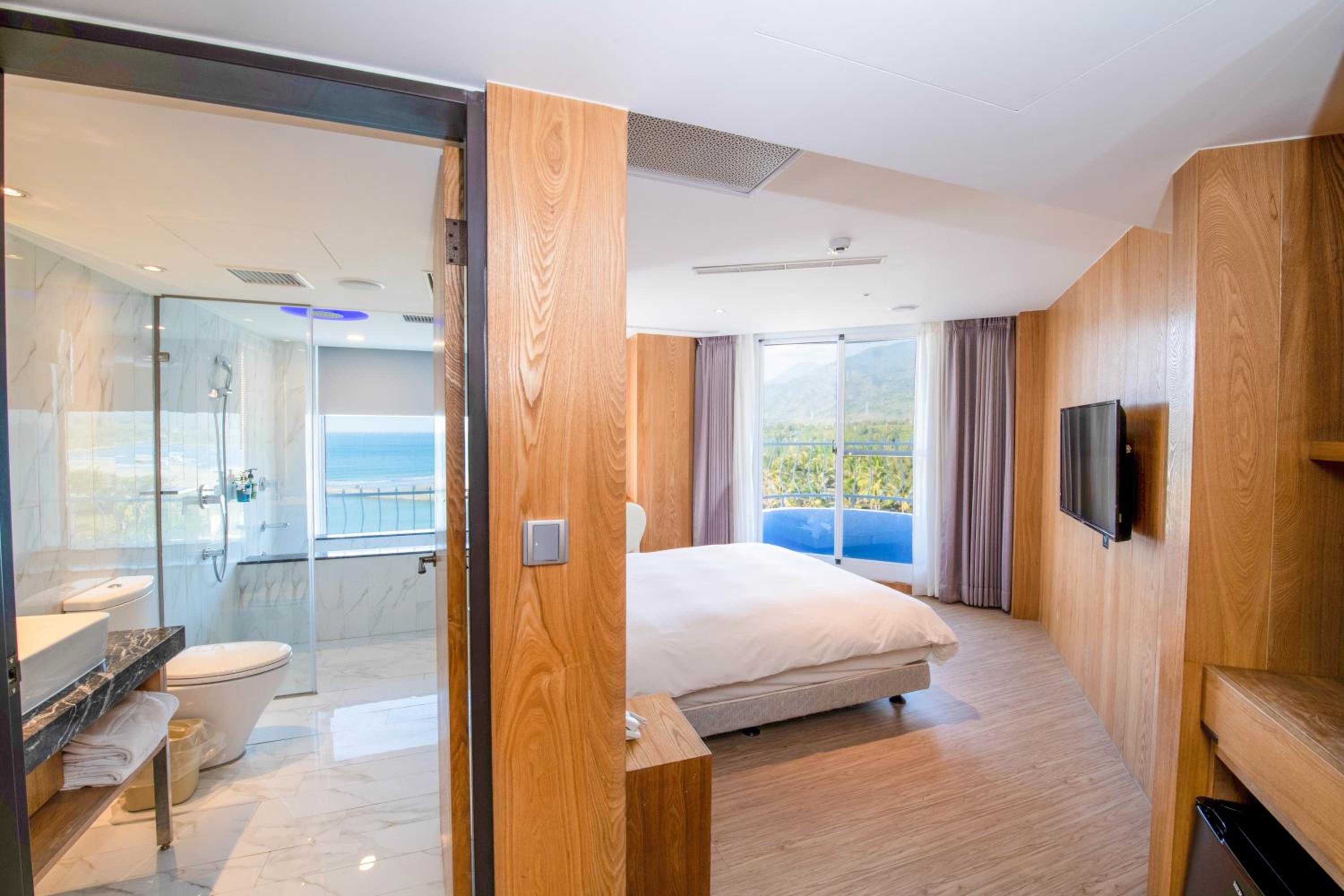 Deluxe Double Room with Sea View - Photo 7