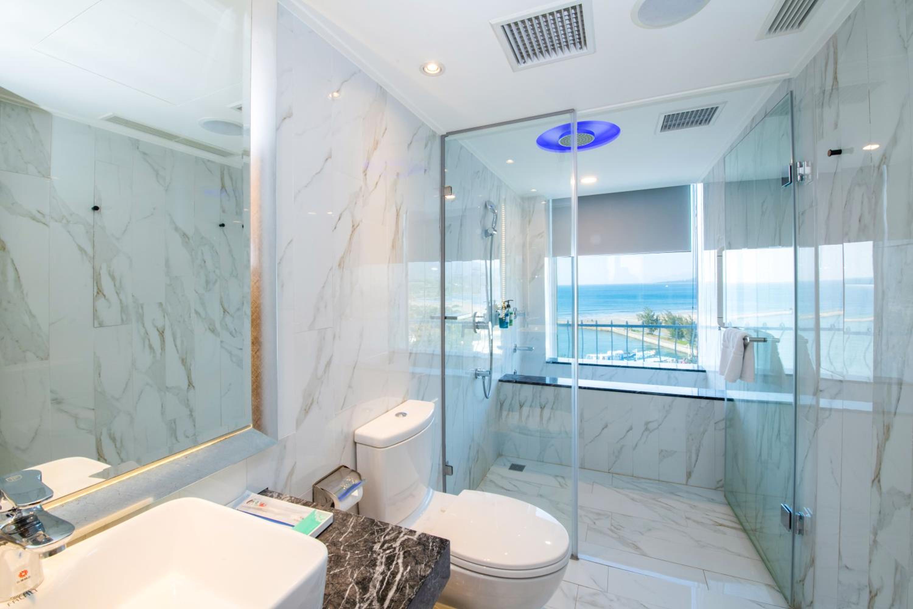 Deluxe Double Room with Sea View - Photo 8