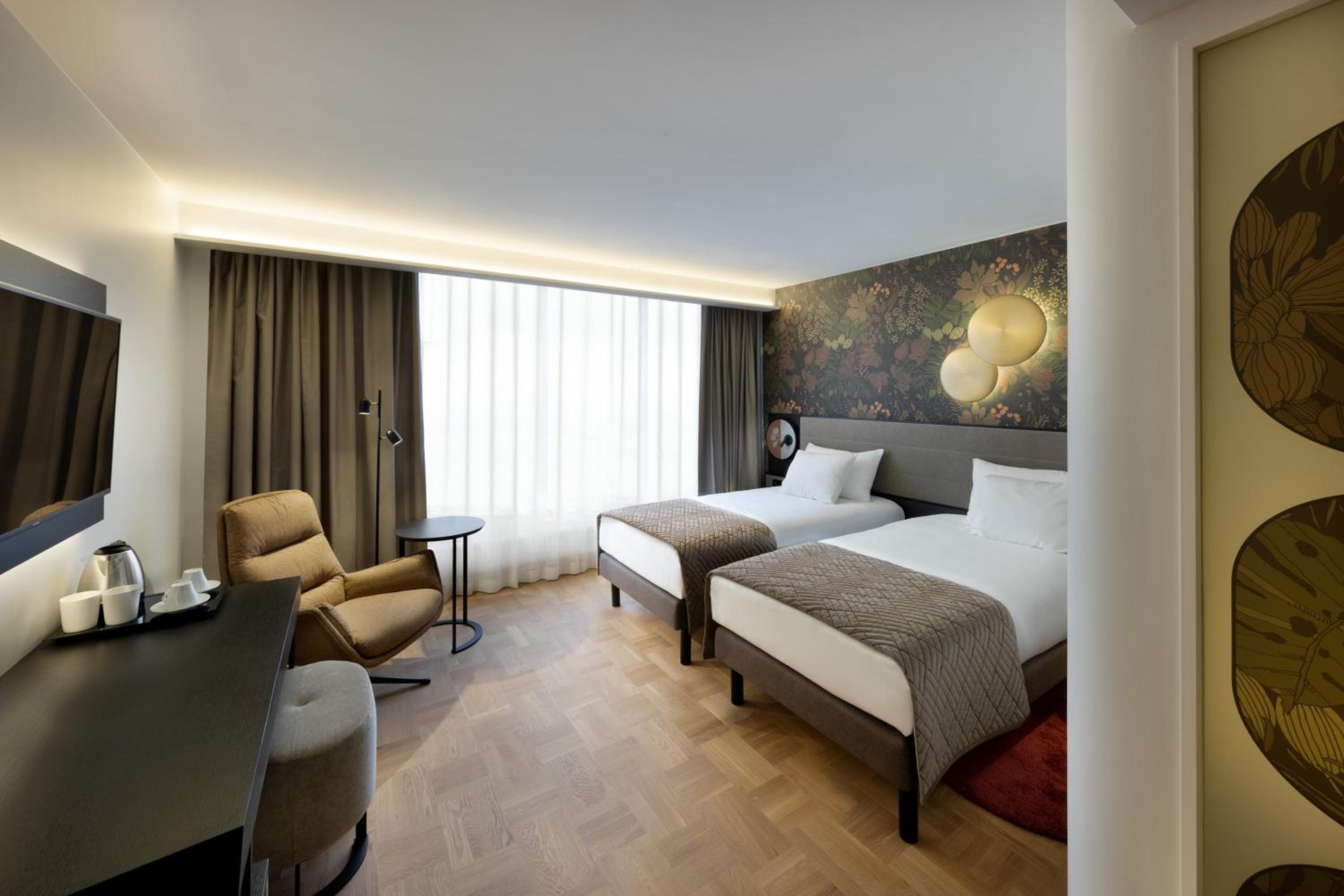 Twin Room - Photo 3