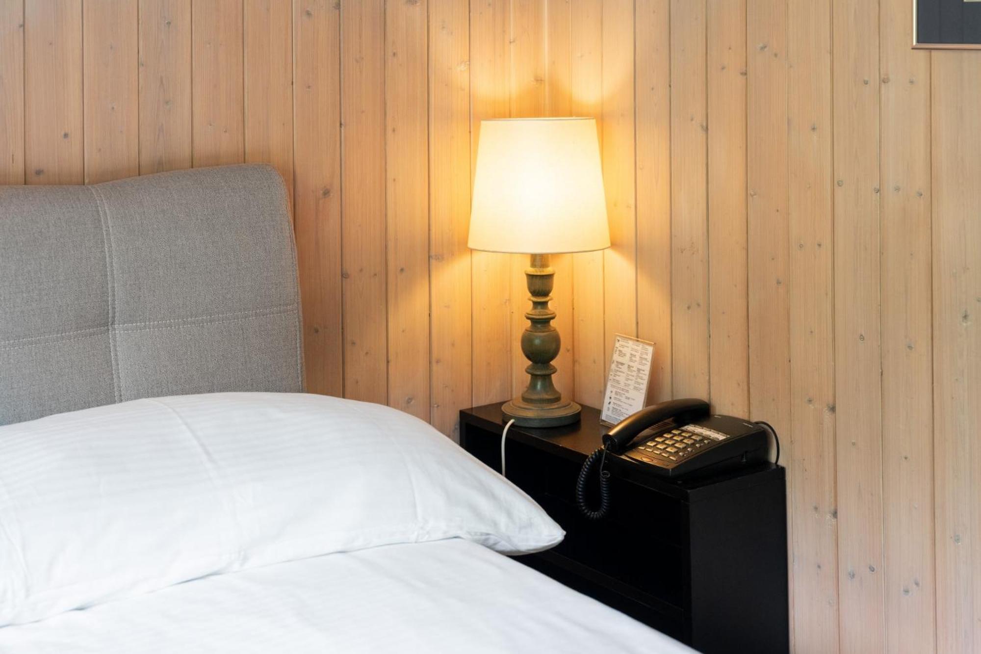 Small Double Room with Private Bathroom (no view) - Photo 8