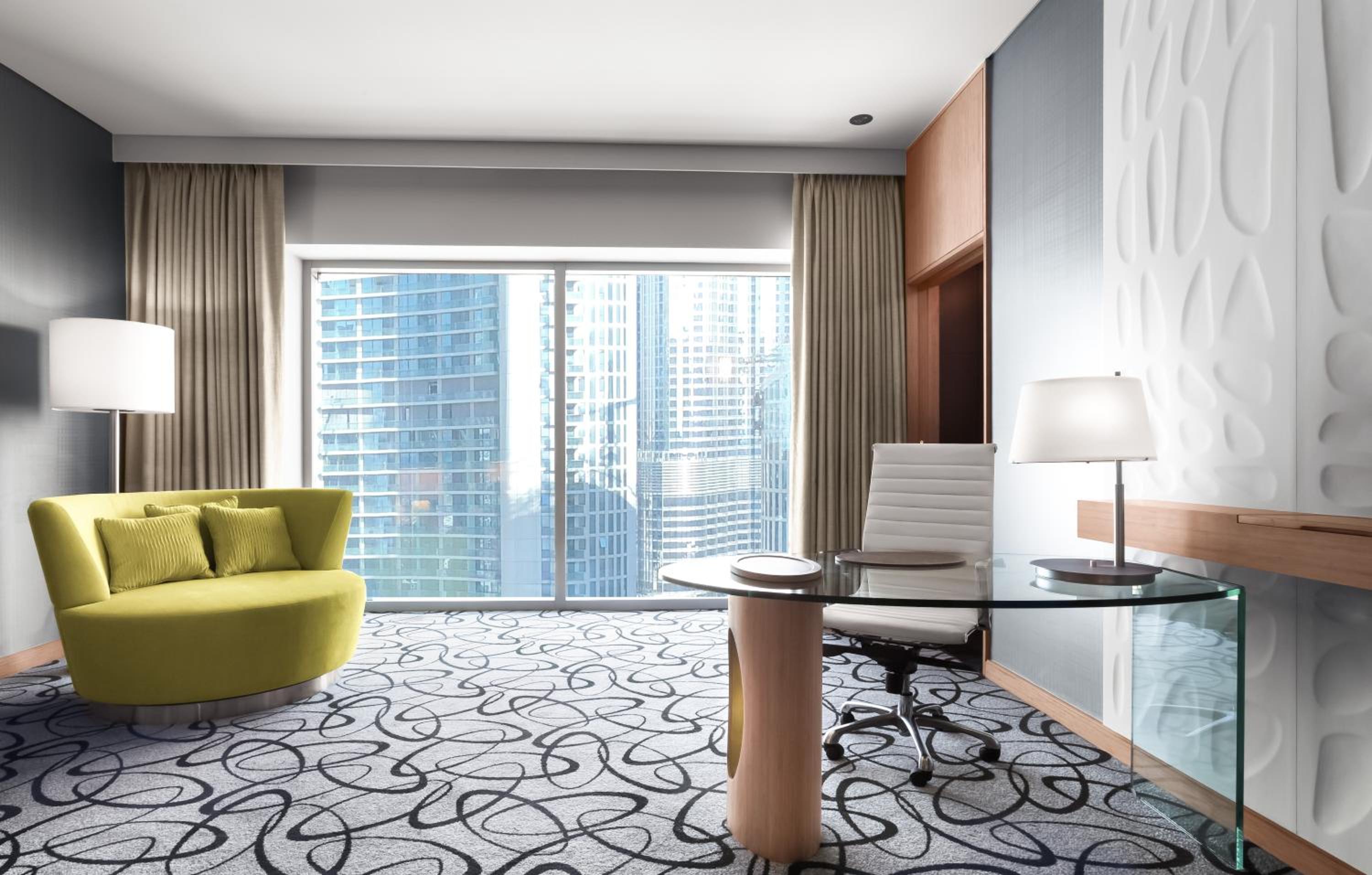 Junior Suite with King Bed and Burj Khalifa View - Photo 4