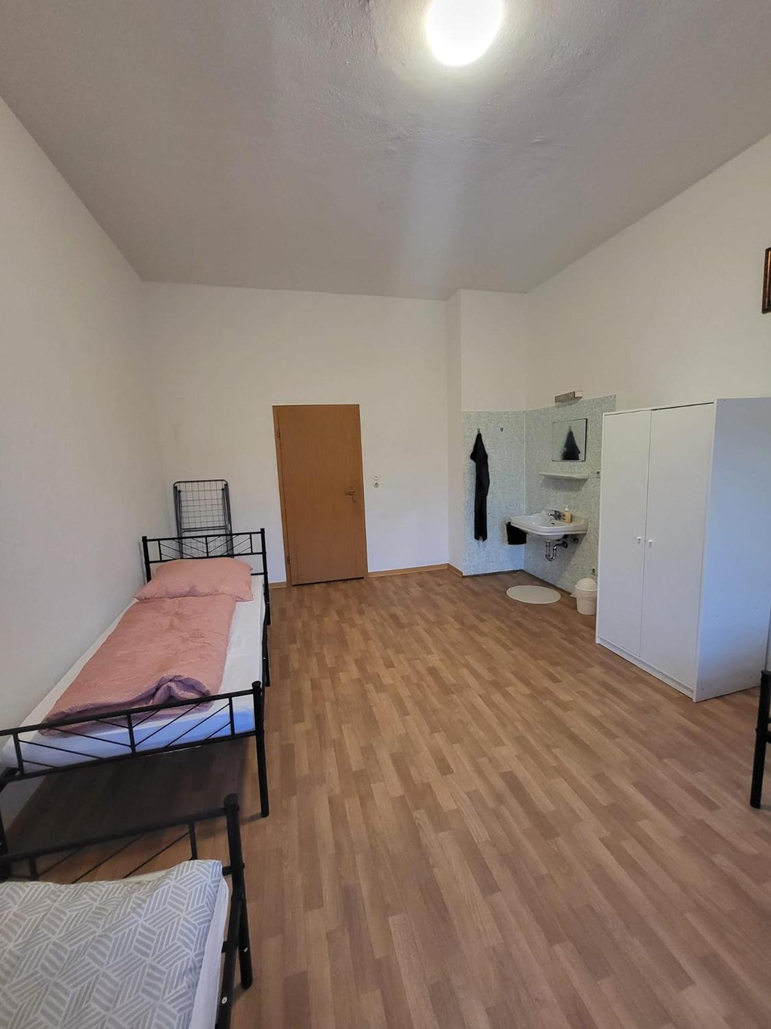 Double Room with Shared Bathroom photo 3