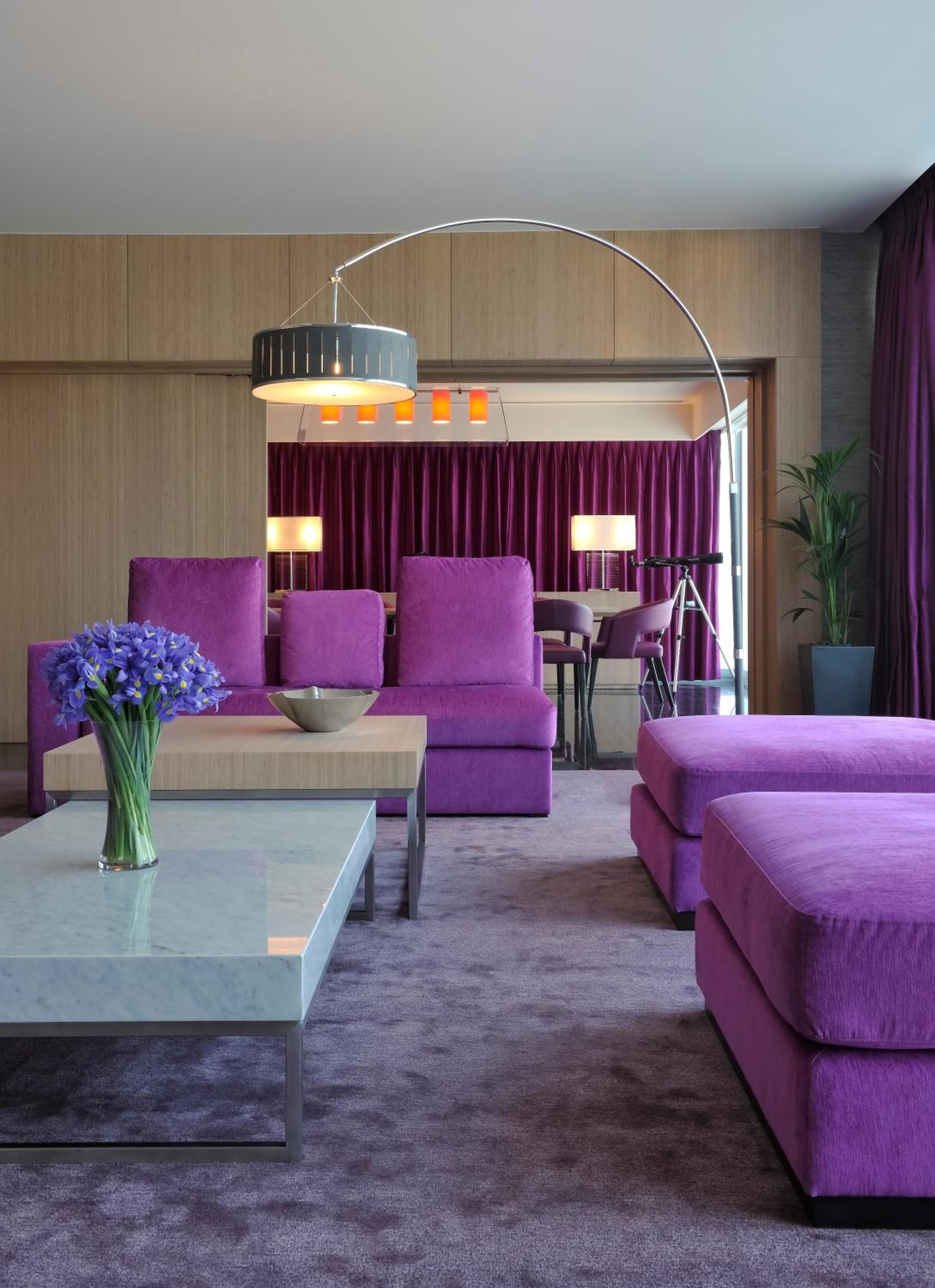 Royal King Suite with View and Club Access thumbnail 5