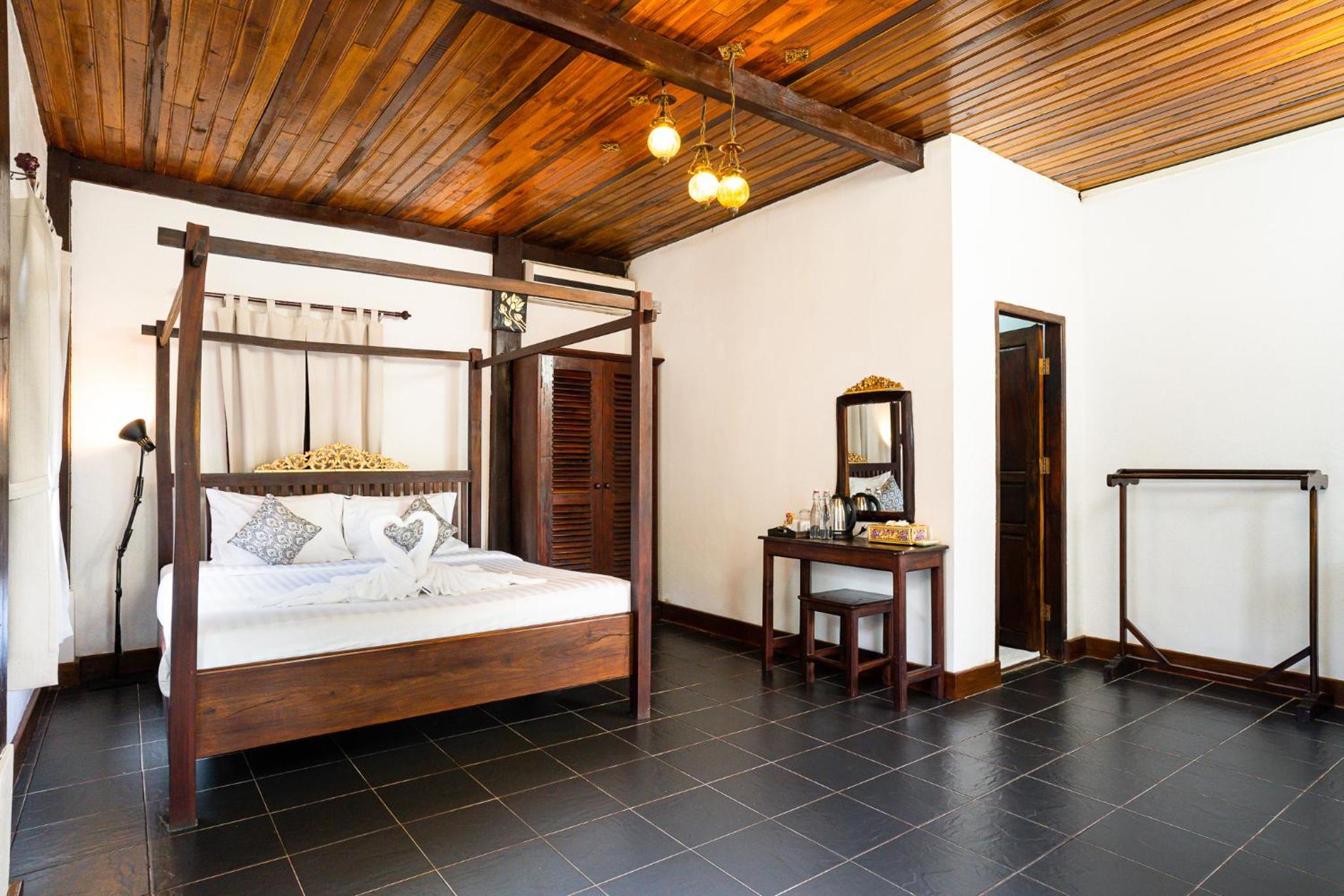 Deluxe Double Room with Balcony - Photo 3