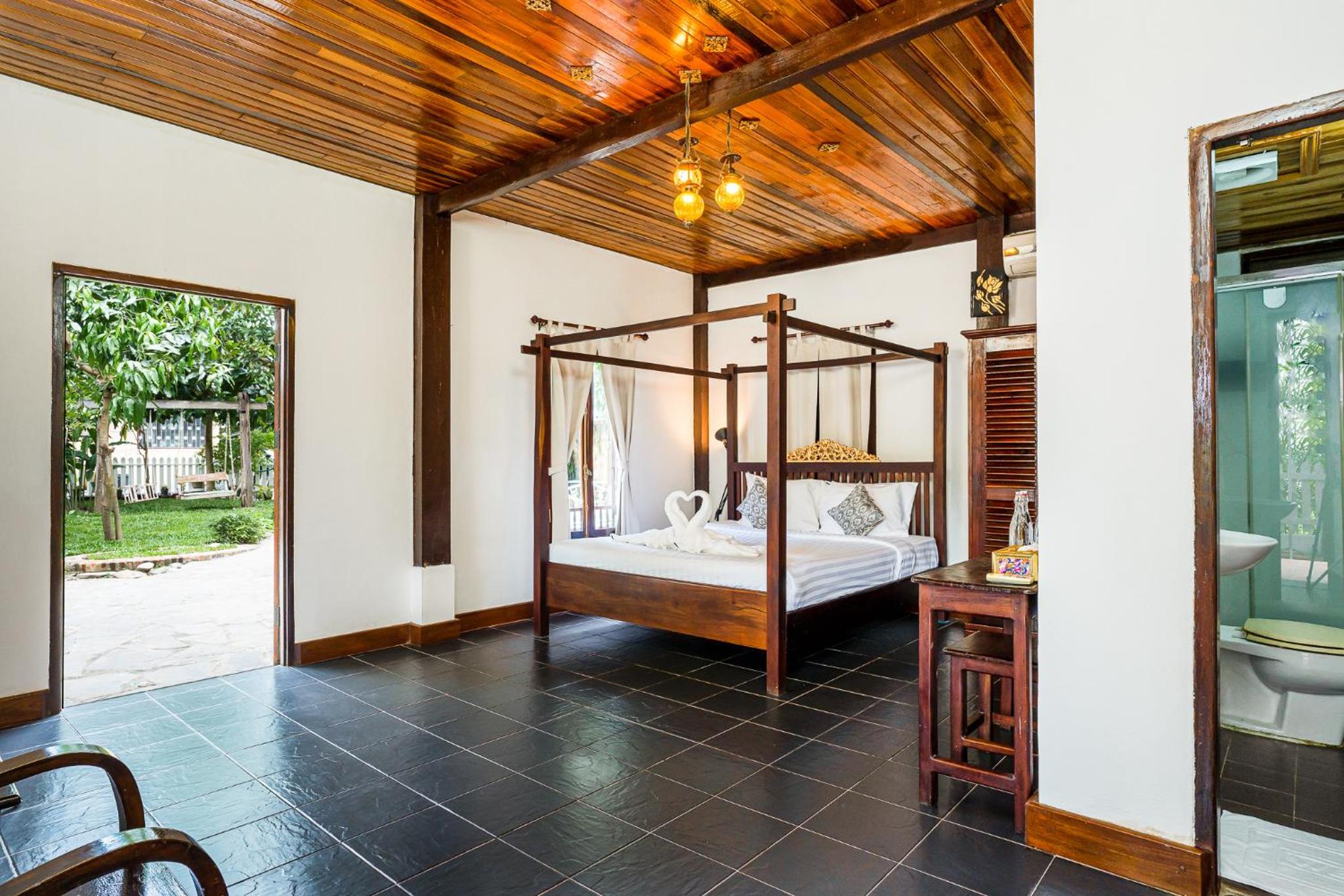 Deluxe Double Room with Balcony - Photo 5
