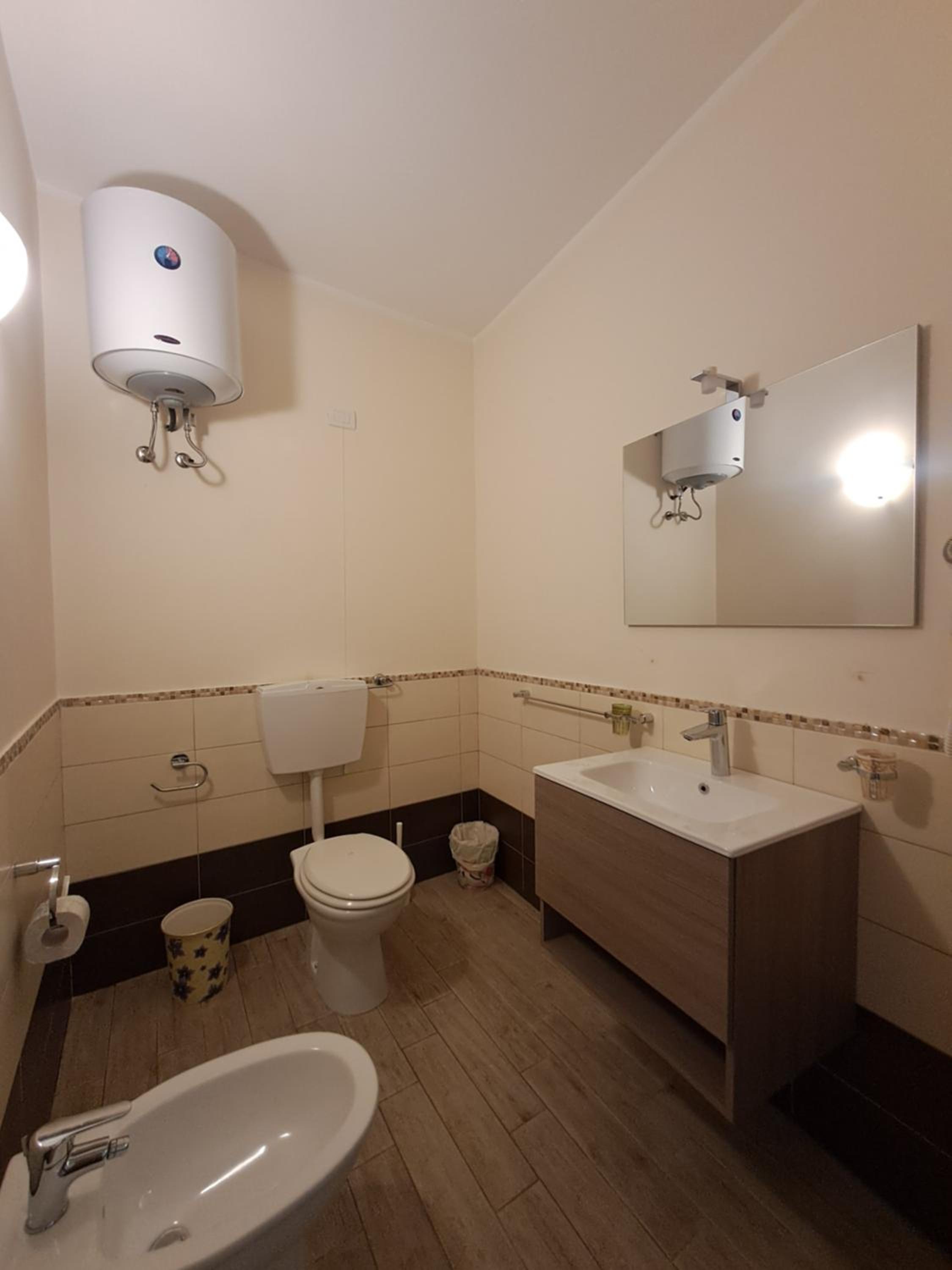 Quadruple Room with Private Bathroom - Photo 6
