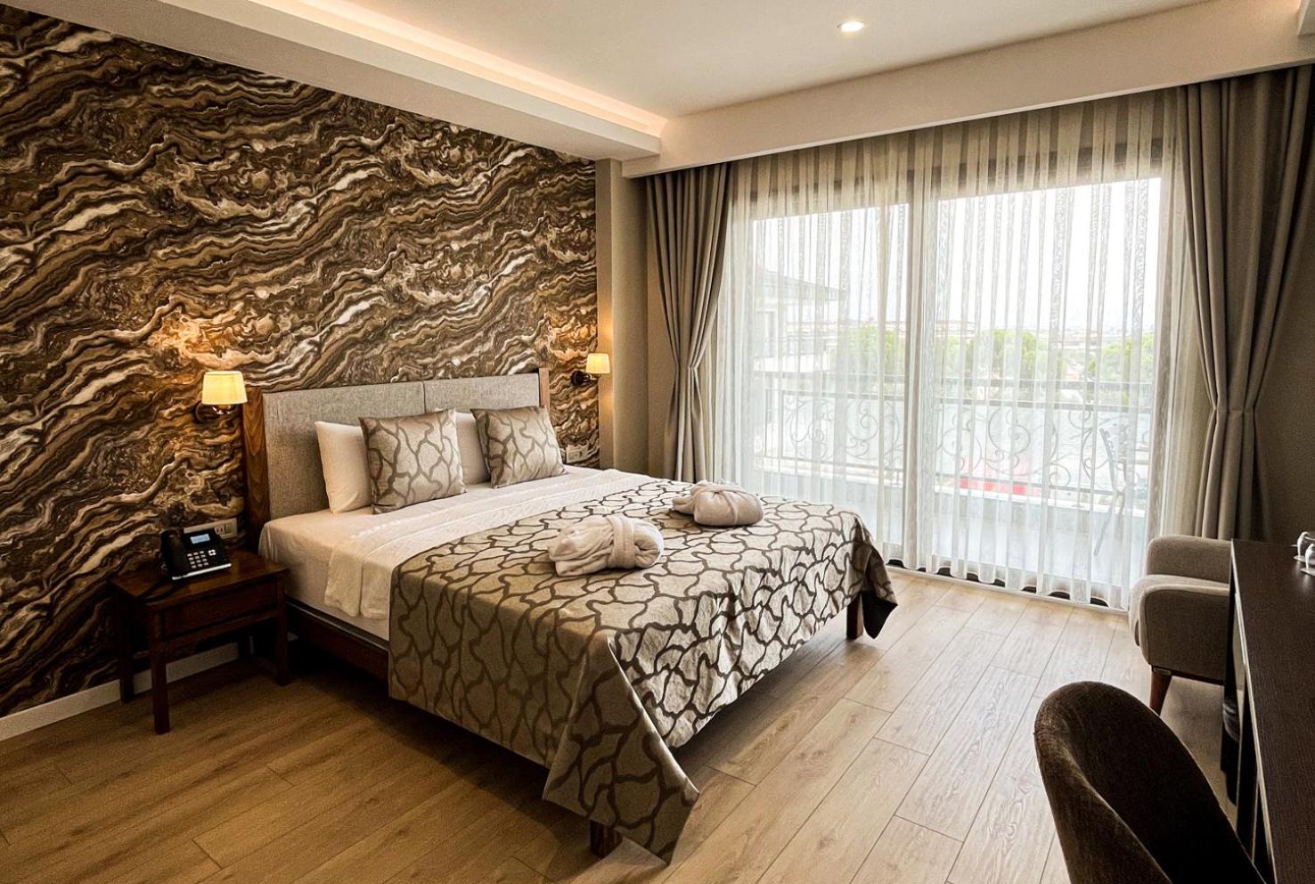 Double Room with Balcony and Sea View
