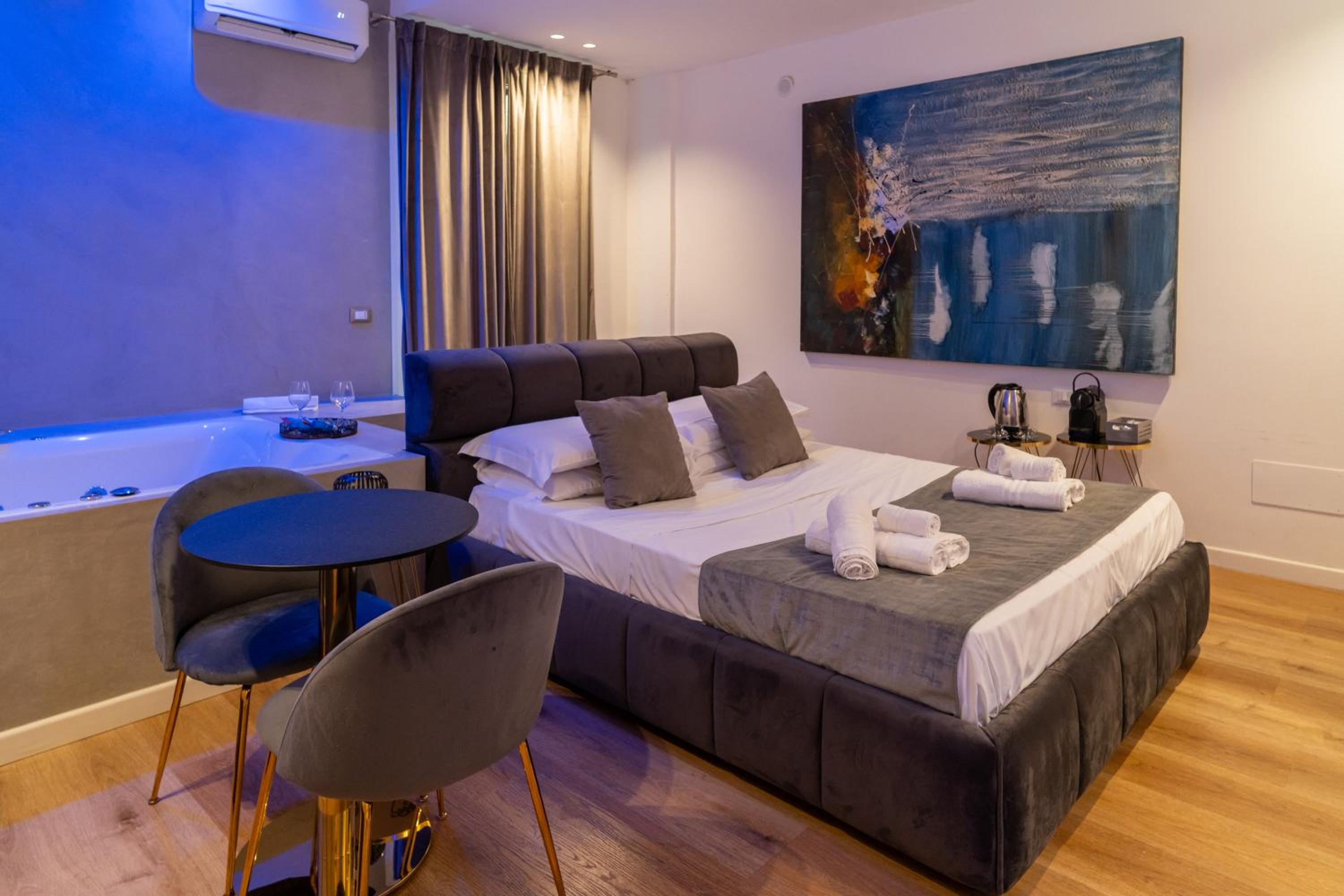 King Room with Spa Bath