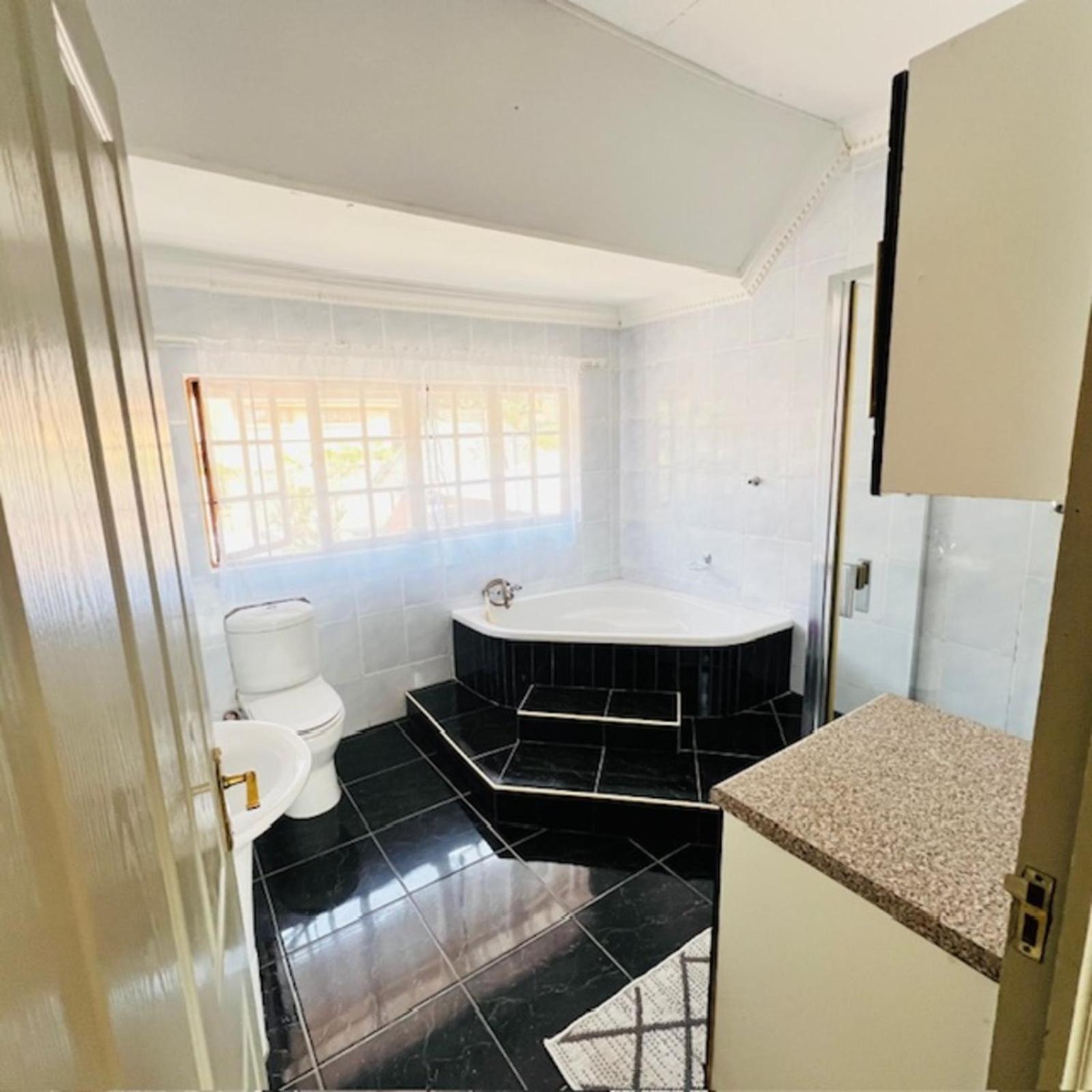 Deluxe Double Or Twin Room photo 3