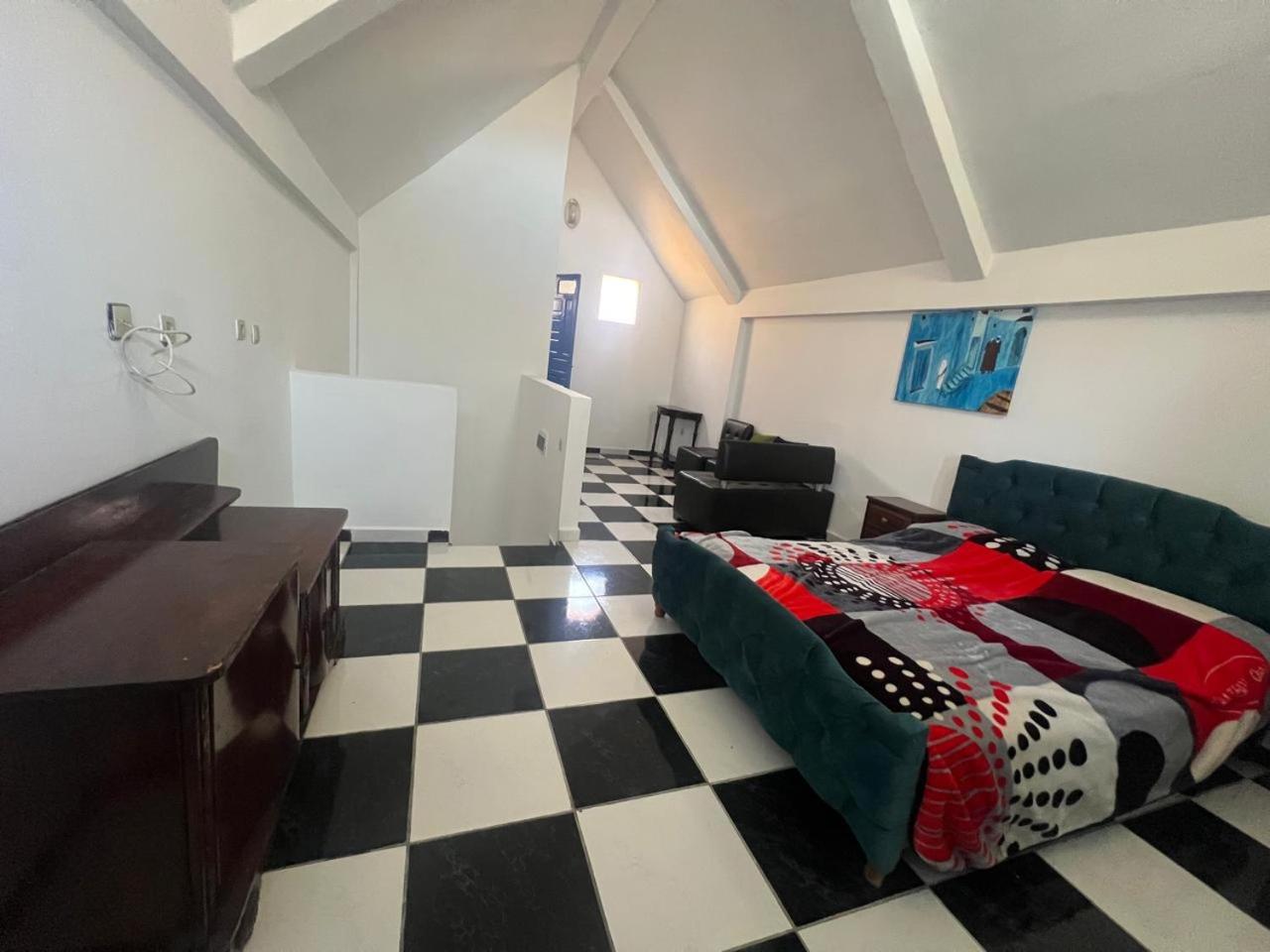 Three-Bedroom House photo 2