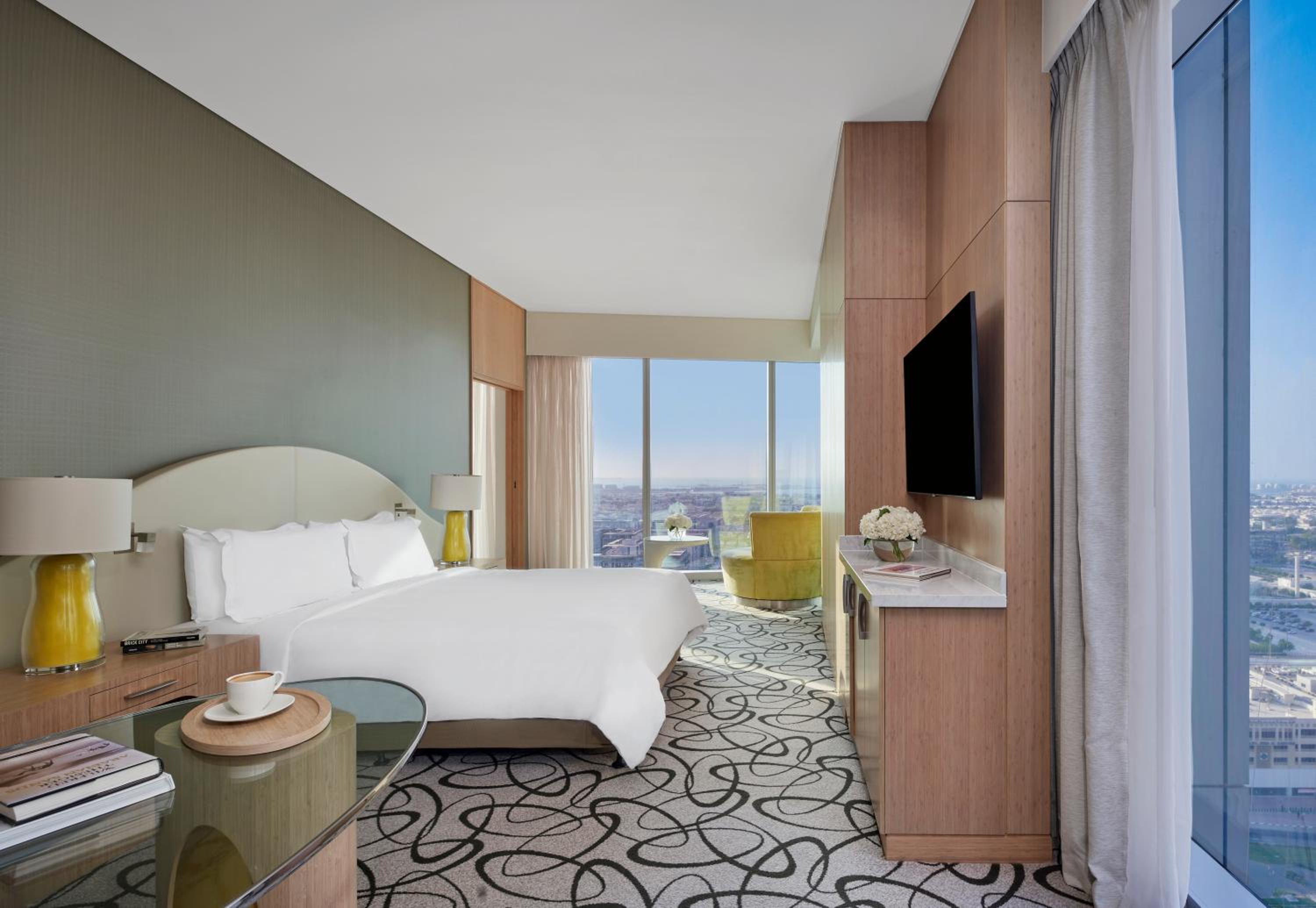 Opera King Suite with Coastline View - Club Access - Photo 8