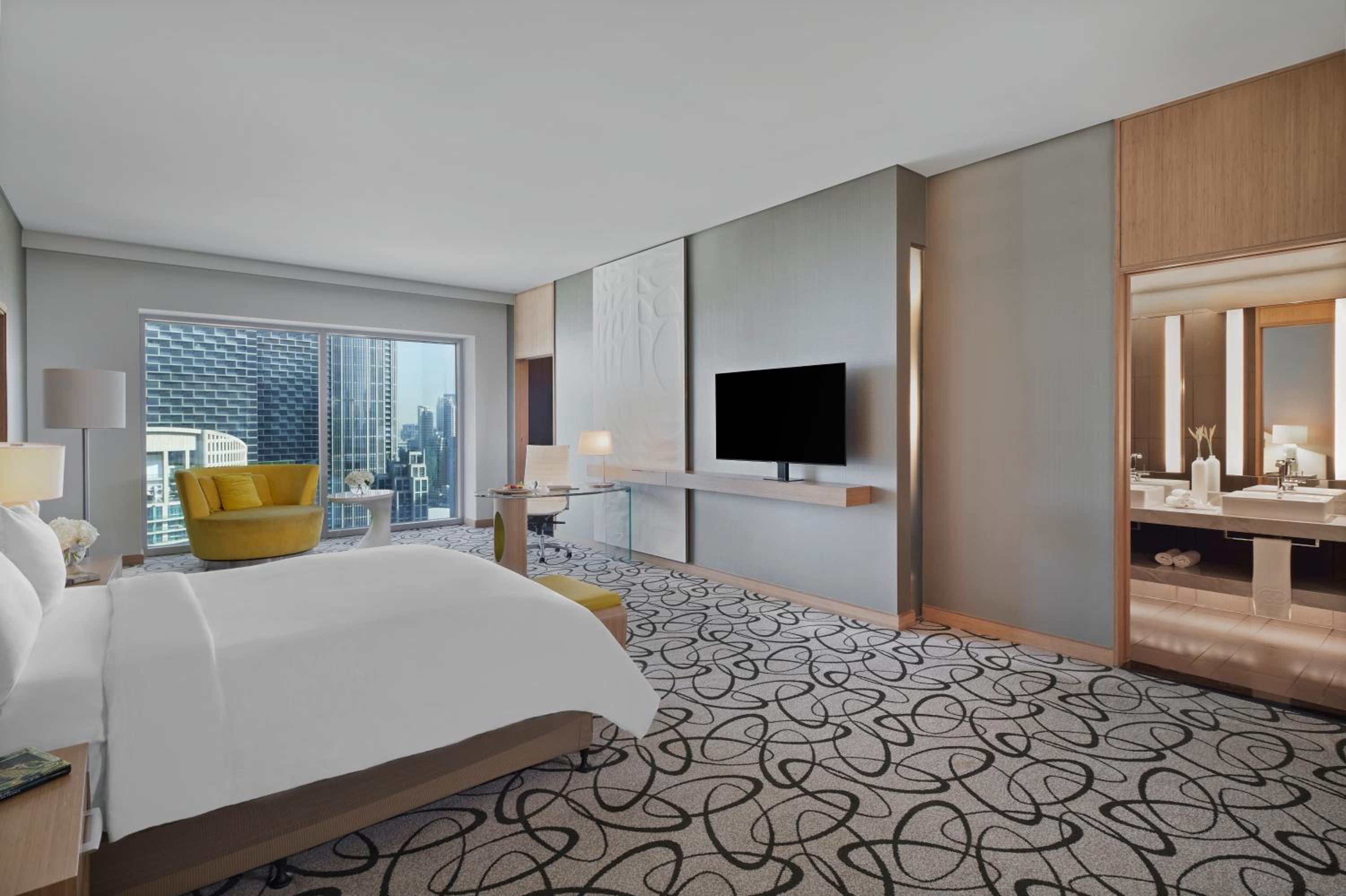 Luxury King Room Burj Khalifa View - Photo 4