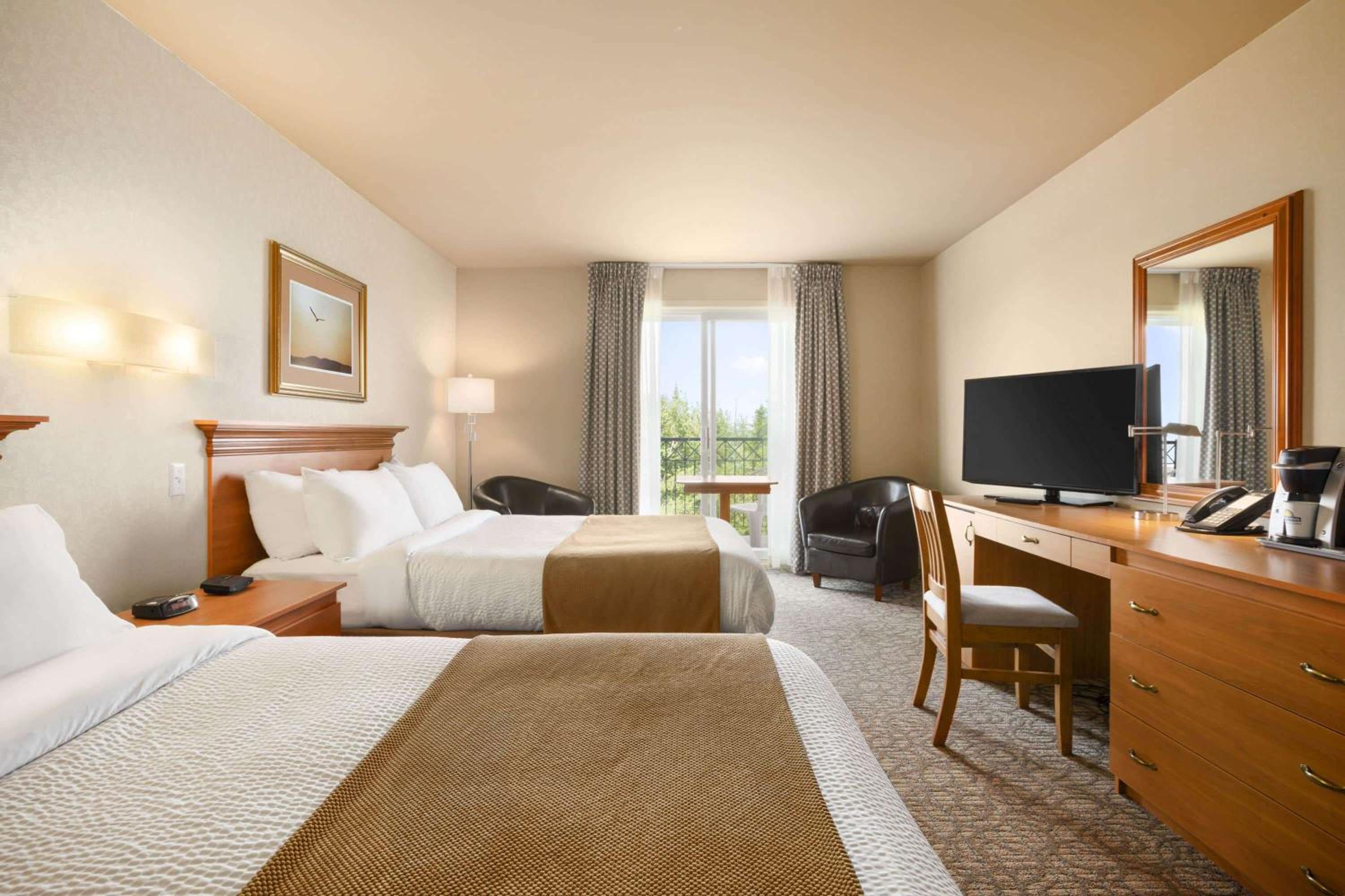 Queen Room with Two Queen Beds - Non-Smoking photo 1