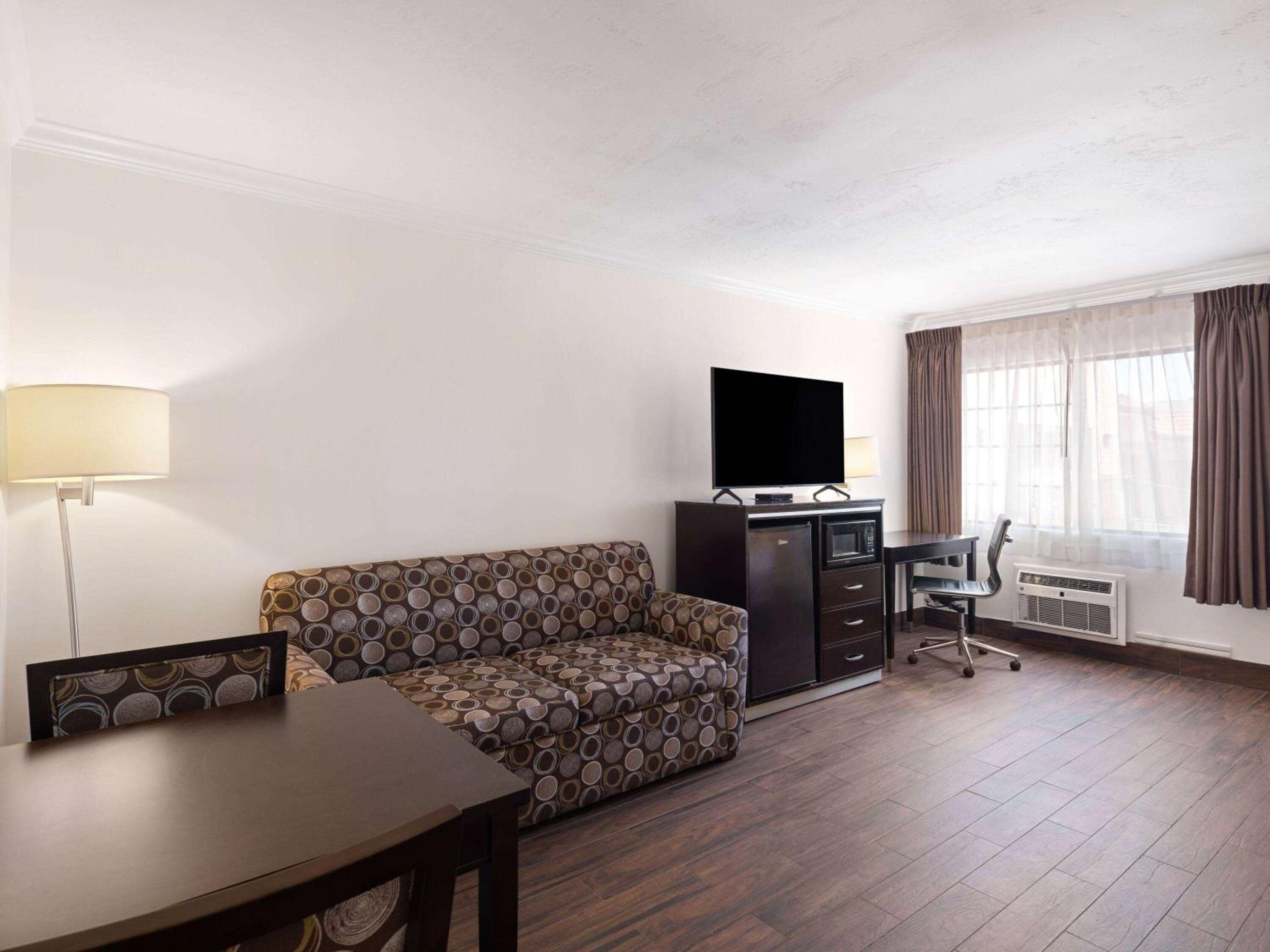 Business King Room - Non-Smoking - Photo 10