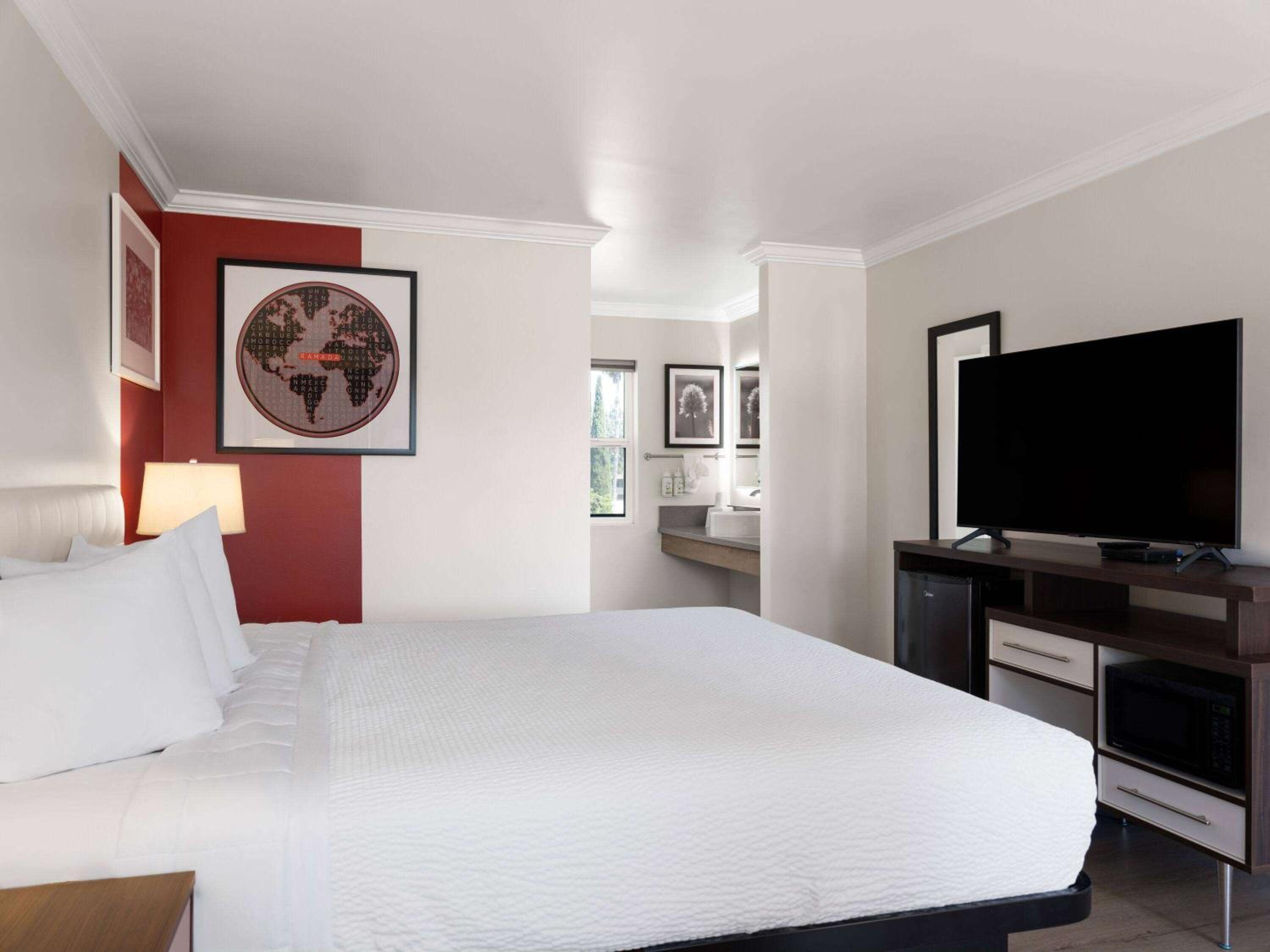 King Room - Non-Smoking - Photo 1