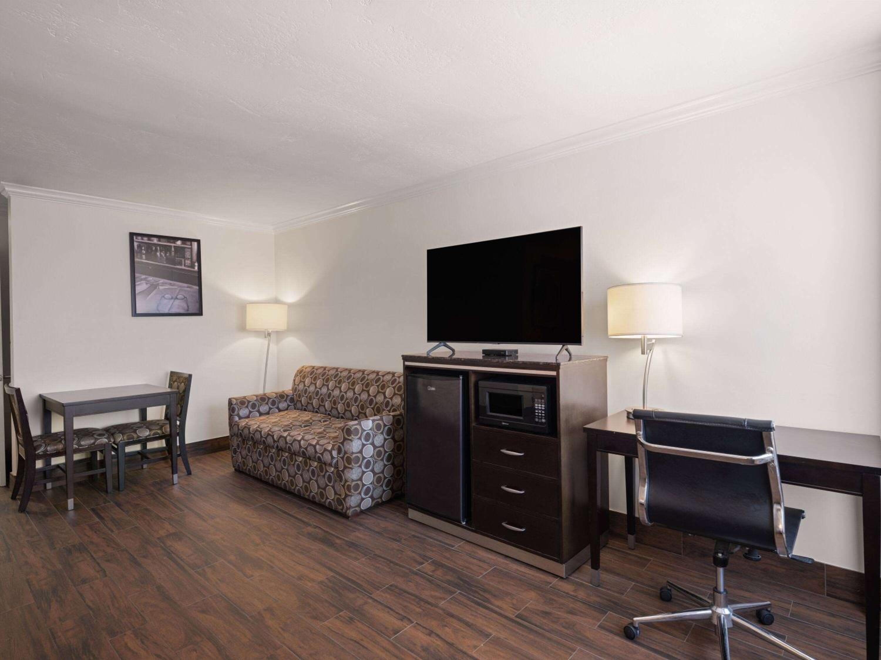Business King Room - Non-Smoking - Photo 11