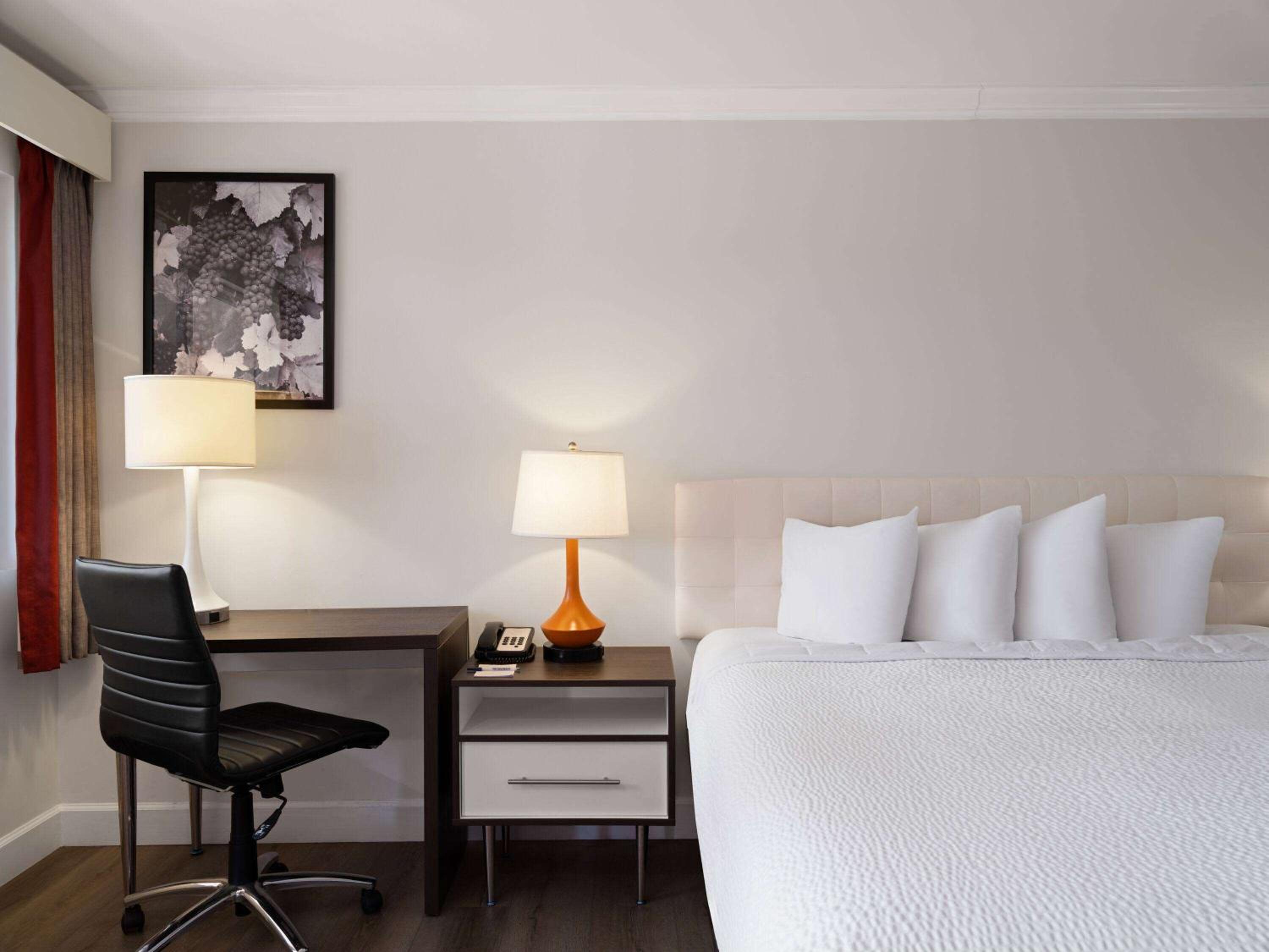 King Room - Non-Smoking - Photo 3
