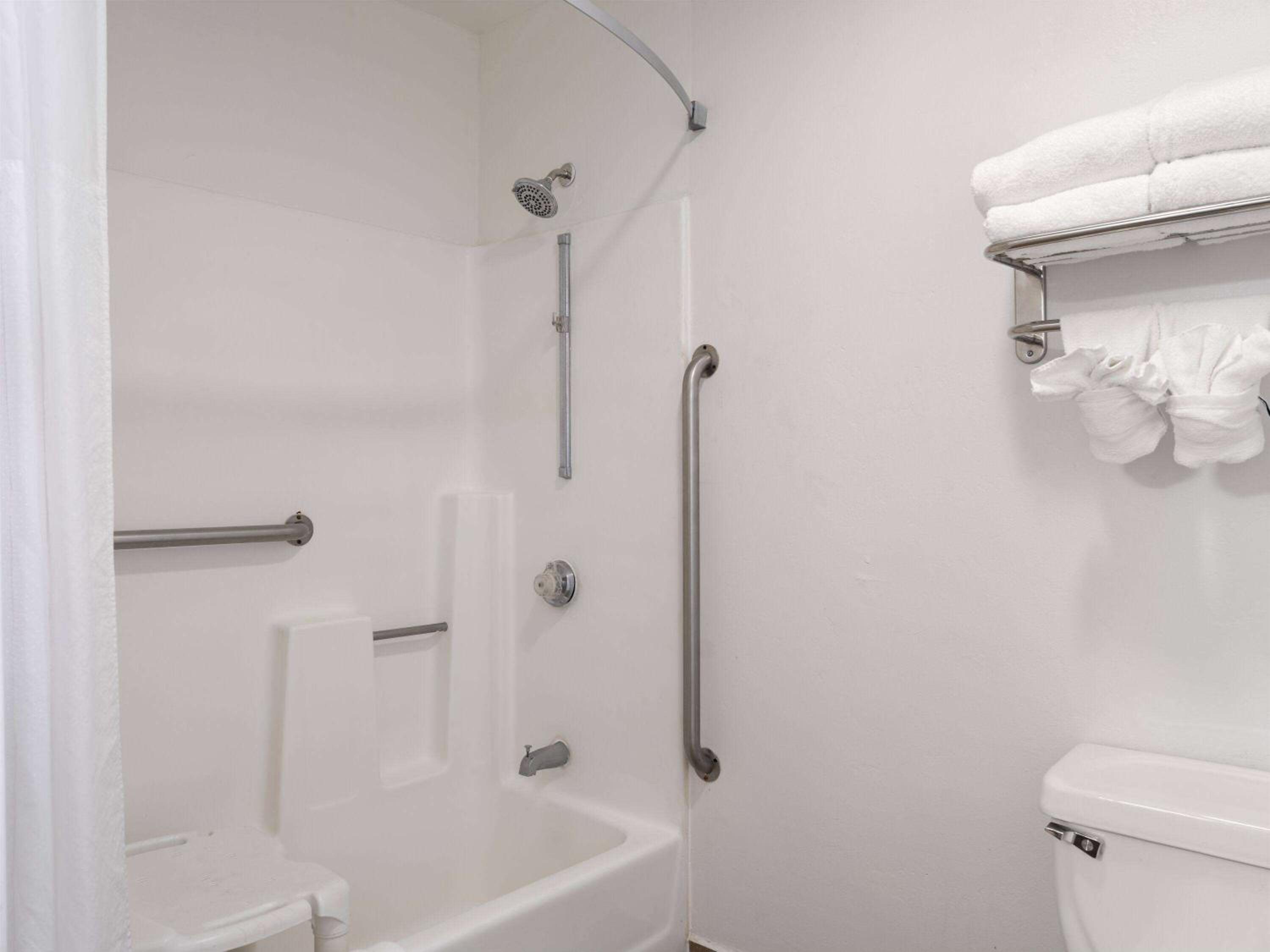 Queen Room with Two Queen Beds and Bath Tub - Mobility Accessible/Non-Smoking