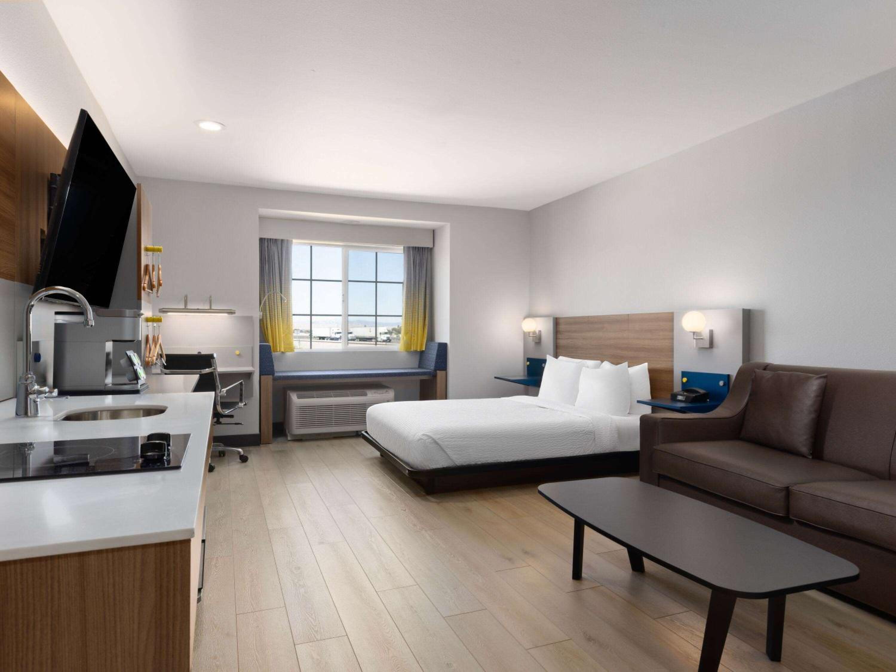 Efficiency Studio with One Queen Bed - Mobility Accessible - Non-Smonking - Photo 1