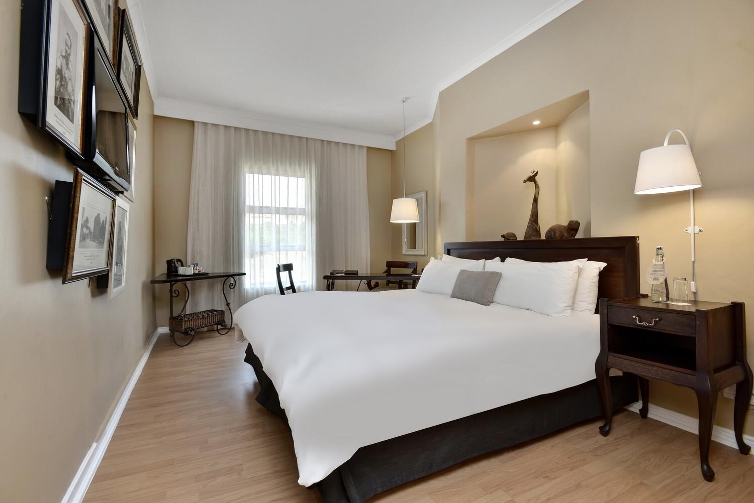 Guest Room, 1 King - Photo 1