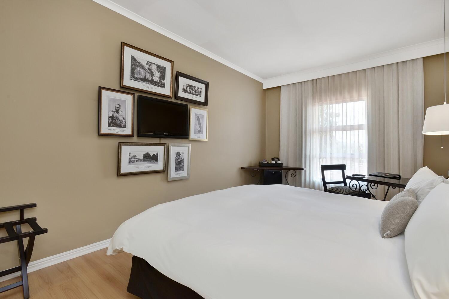 Guest Room, 1 King - Photo 2