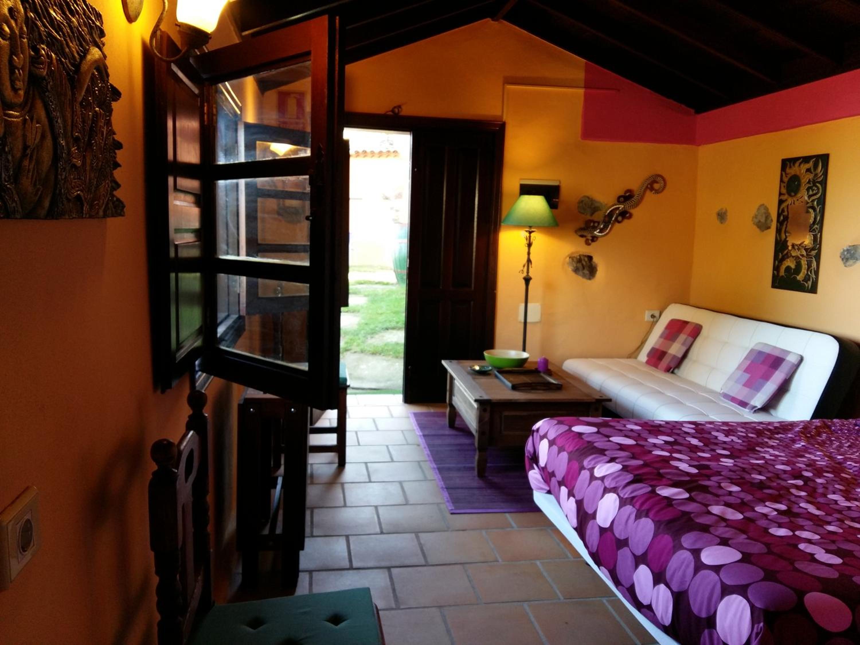 Apartment with Terrace thumbnail 5