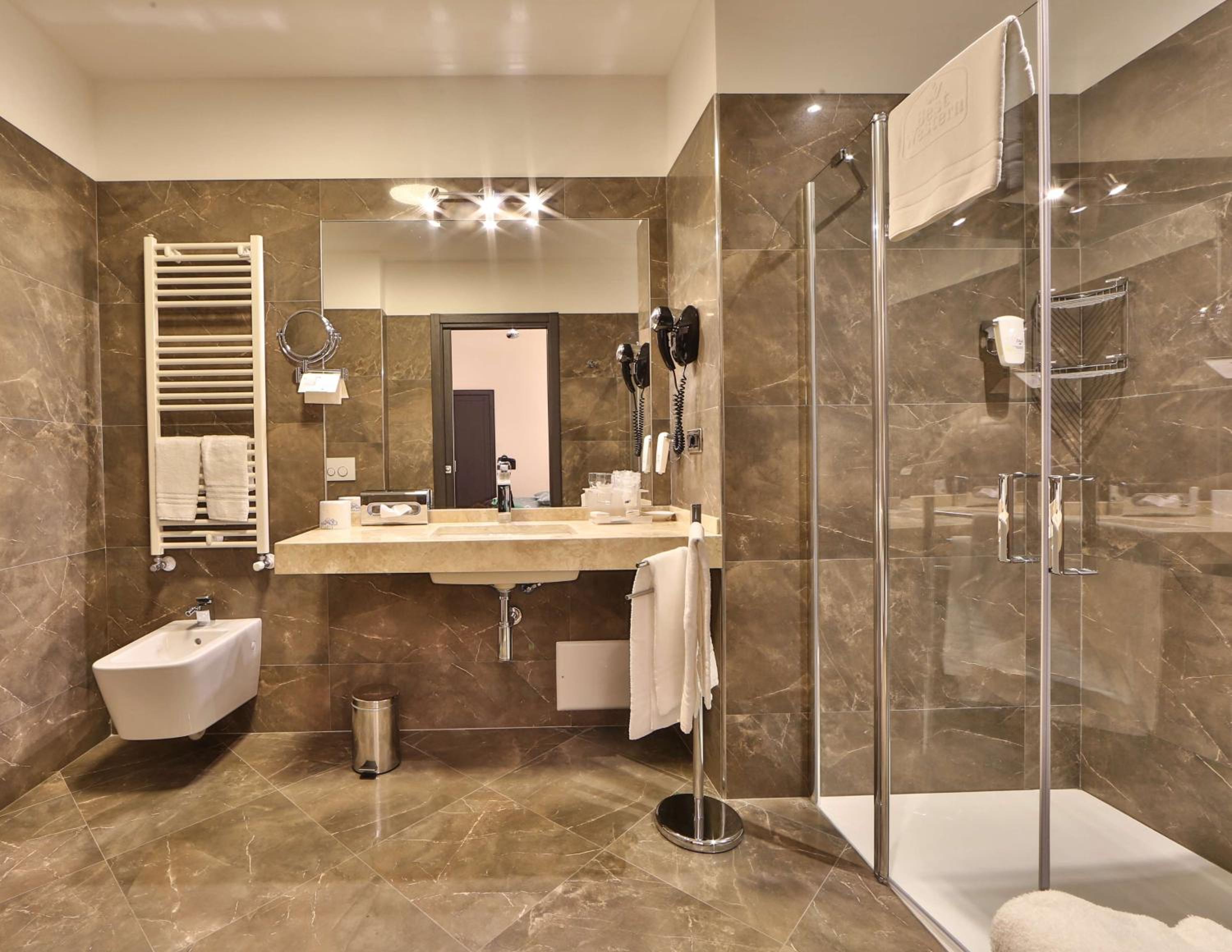 Deluxe Double Room - Photo 17