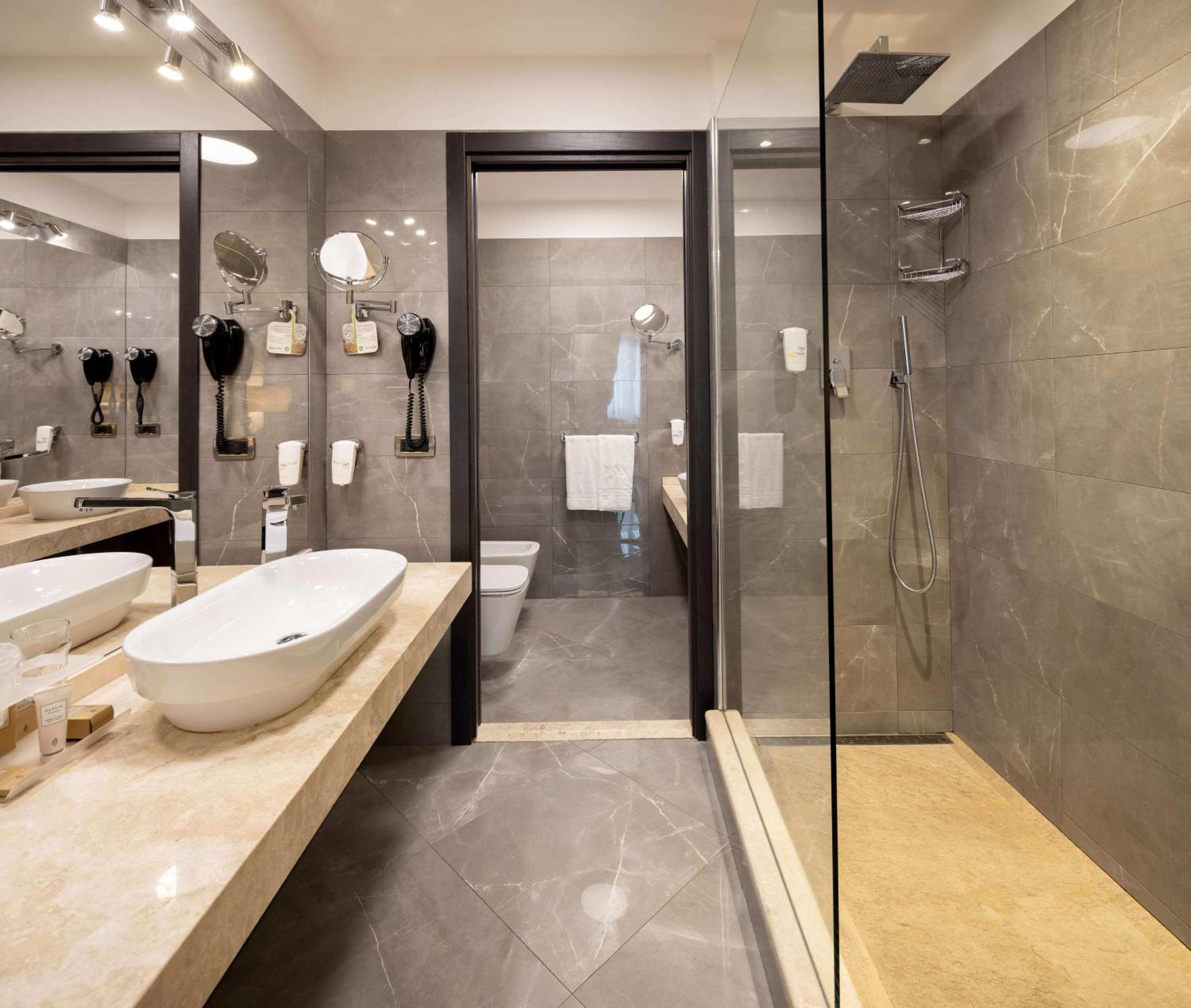 Classic Triple Room - Photo 10