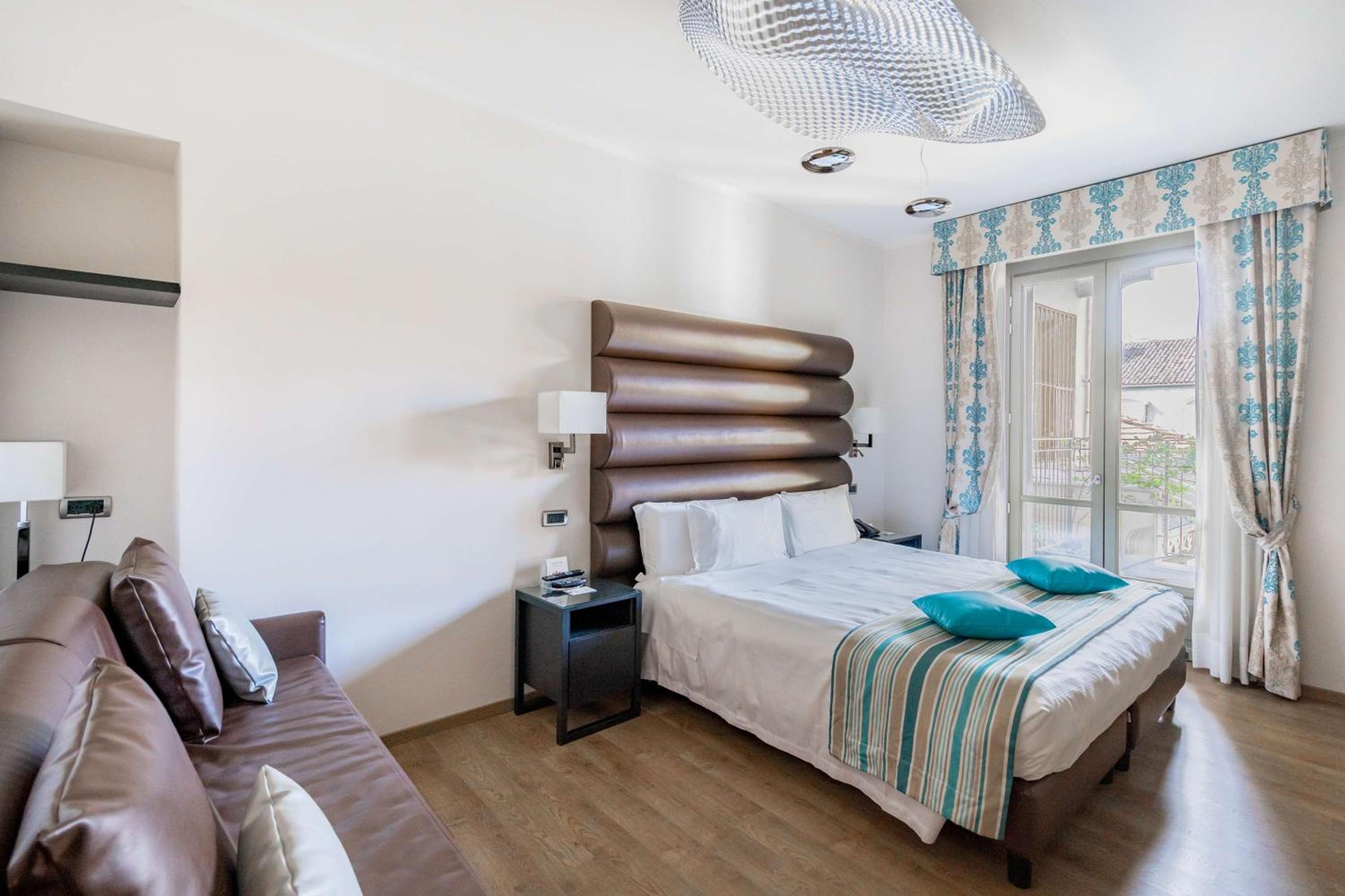 Classic Triple Room - Photo 16