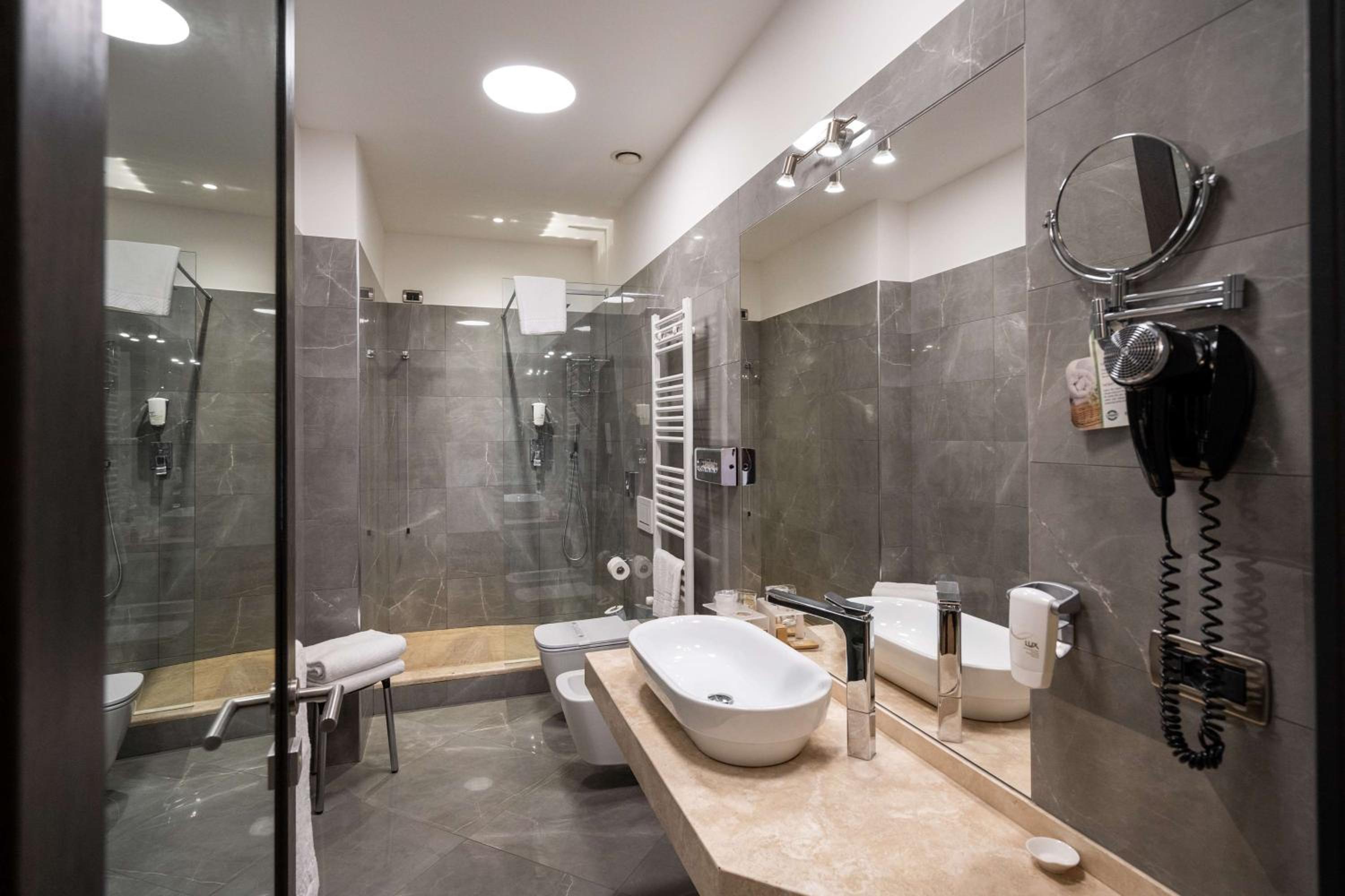 Classic Triple Room - Photo 14