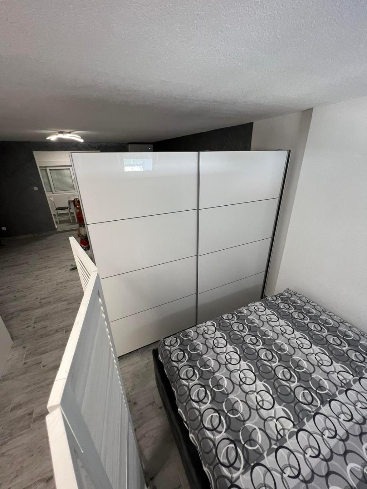 One-Bedroom Apartment photo 3