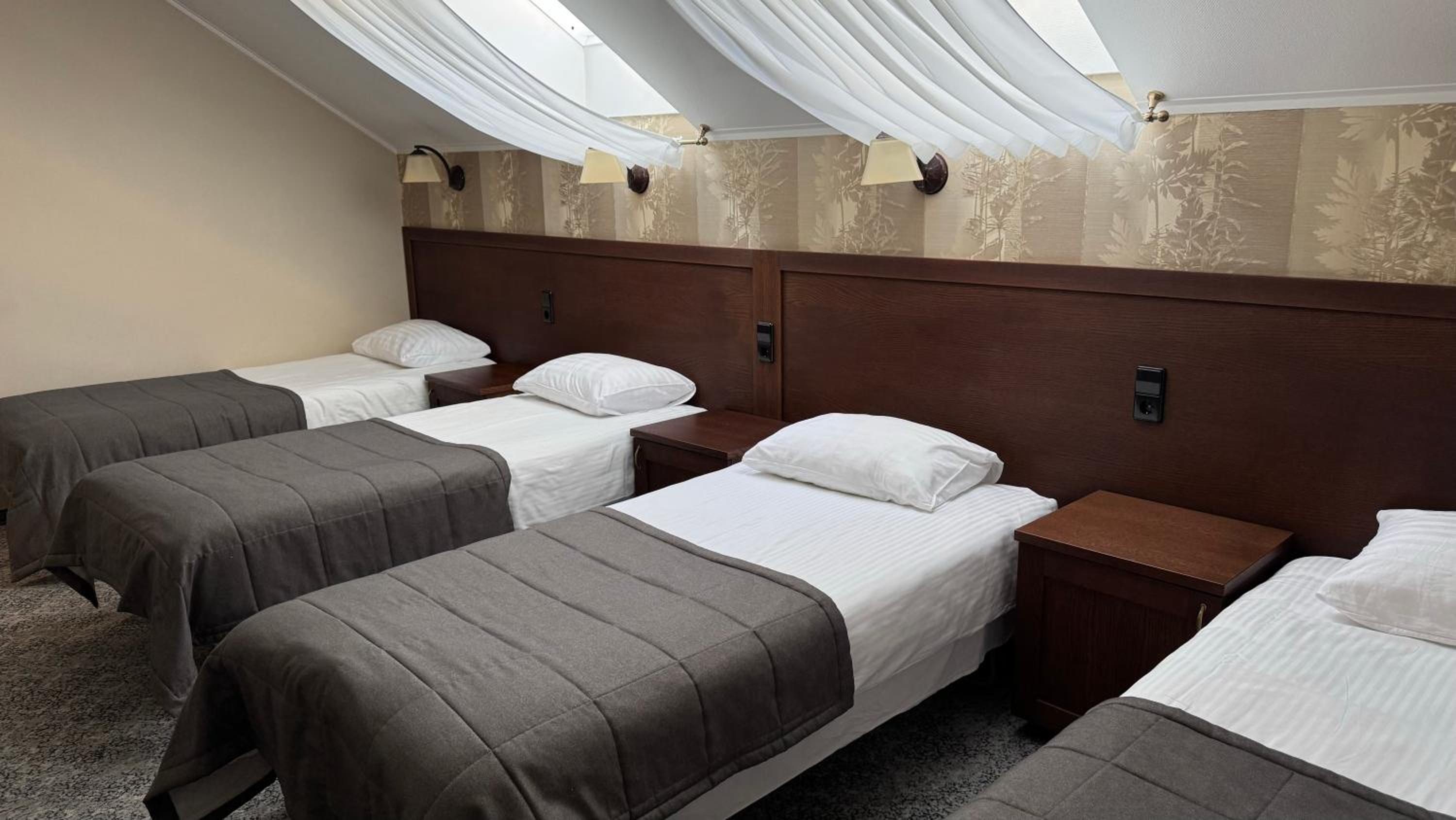 Quadruple Room - Photo 1