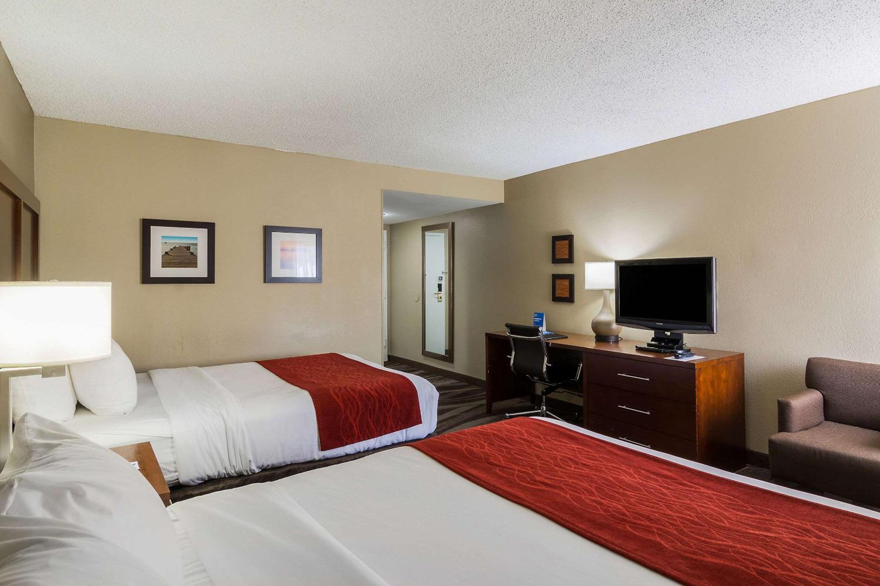Queen Room with Two Queen Beds - Accessible/Non-Smoking  photo 2