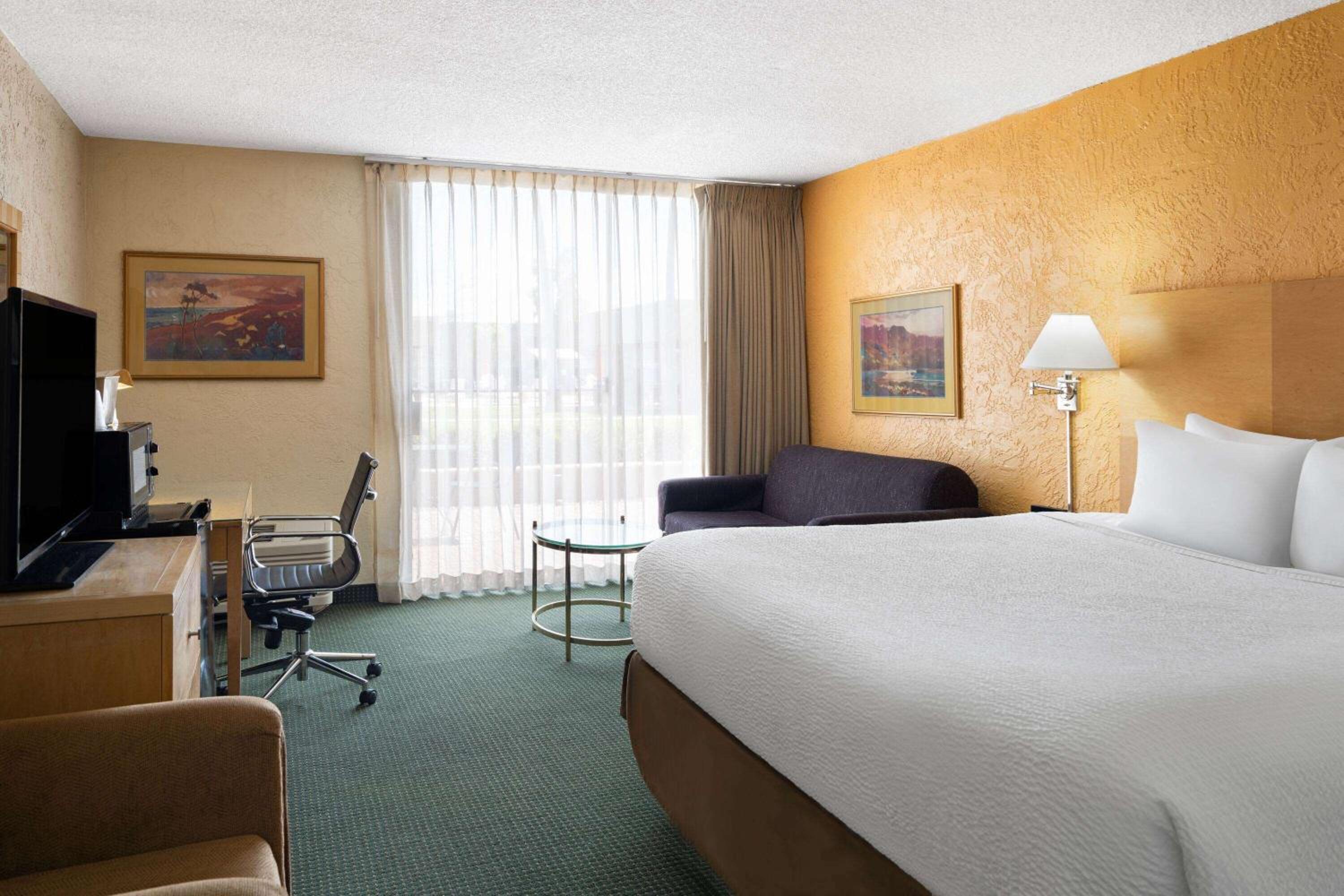 Deluxe King Room - Non-Smoking photo 1