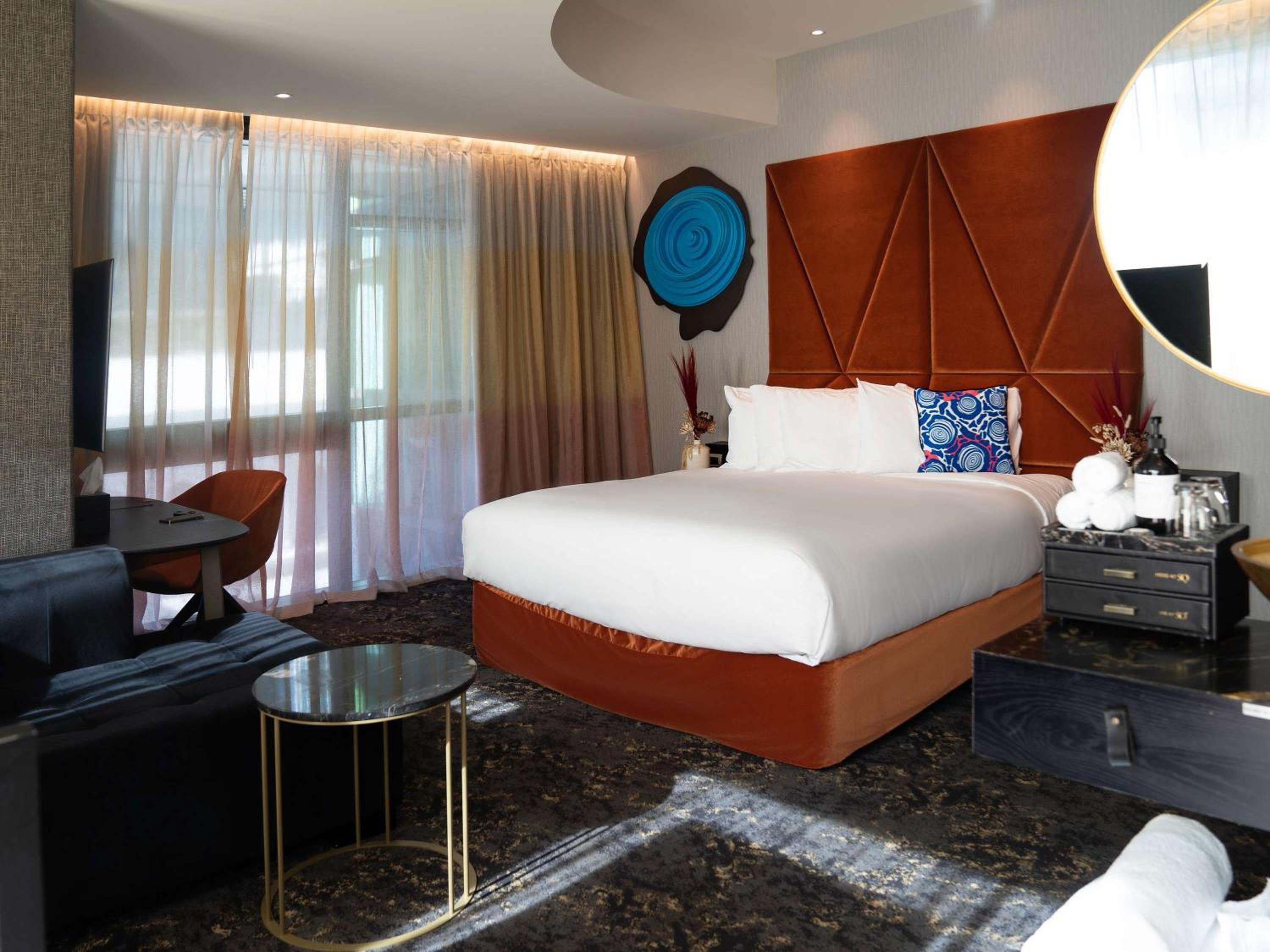 King Room with One King Bed (Non Smoking)