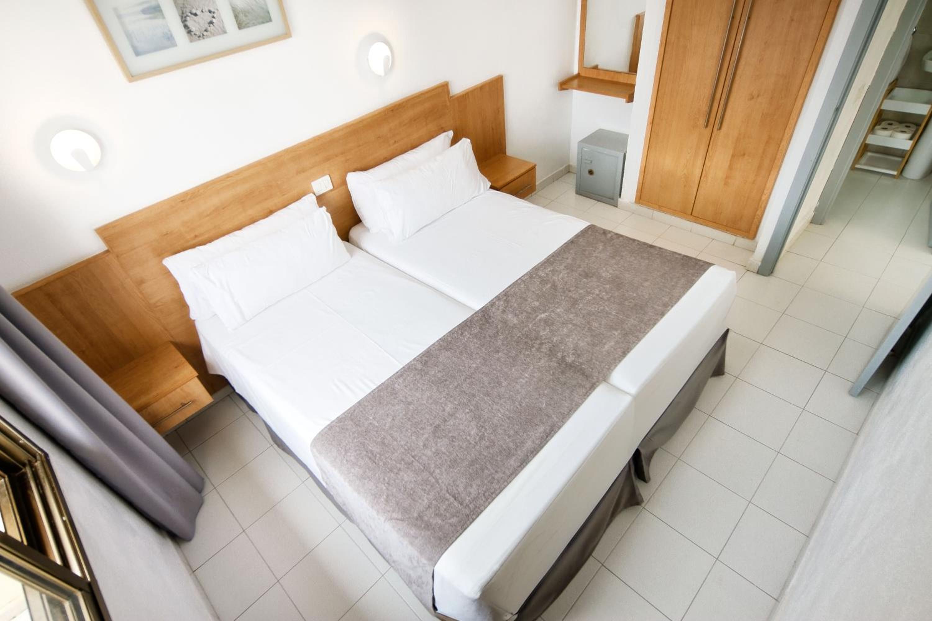 One-Bedroom Apartment - Photo 1