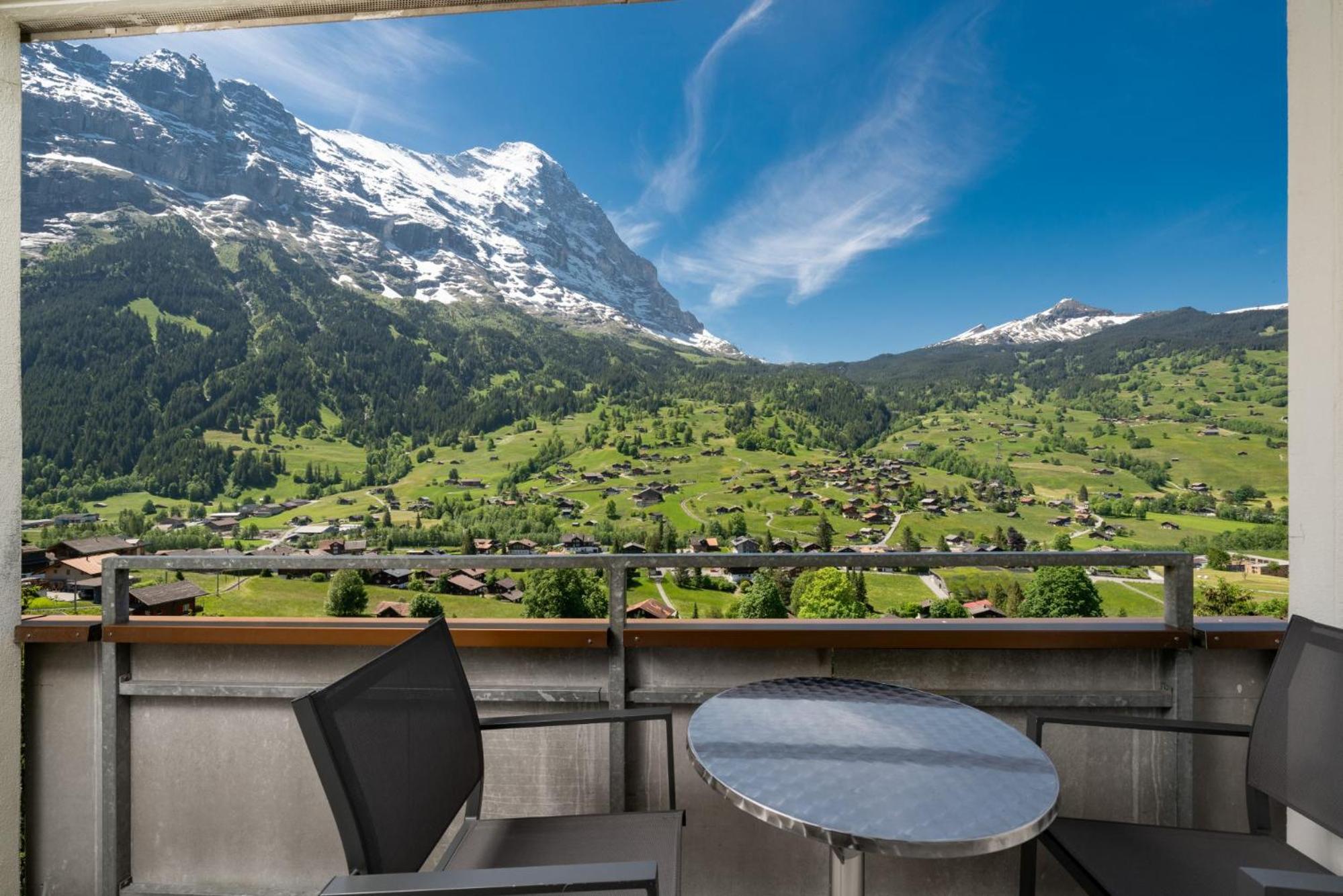 Double Room with Balcony and Eiger View (Top Floors) photo 2