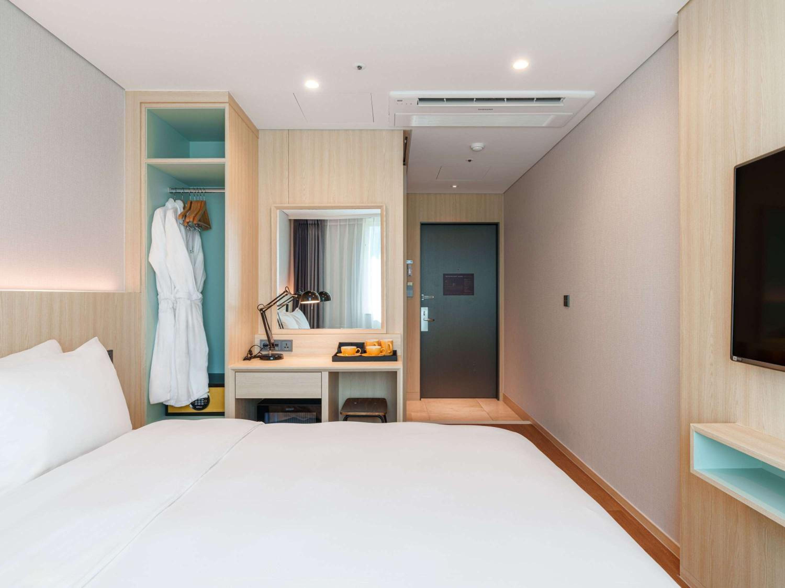 Standard Double Room - Non-Smoking photo 2