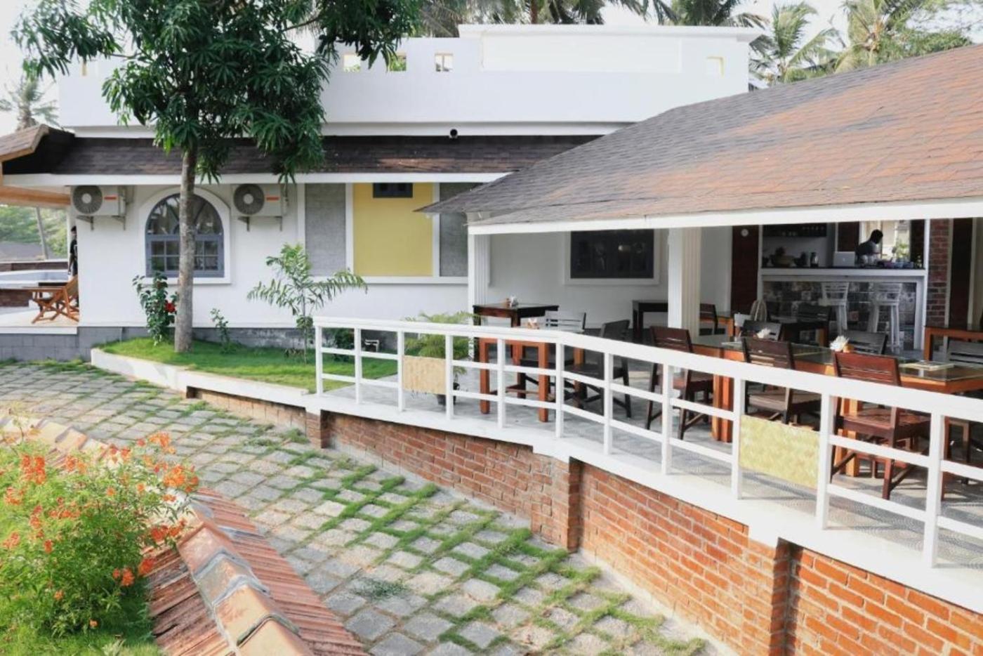Double Room with Pool View photo 3