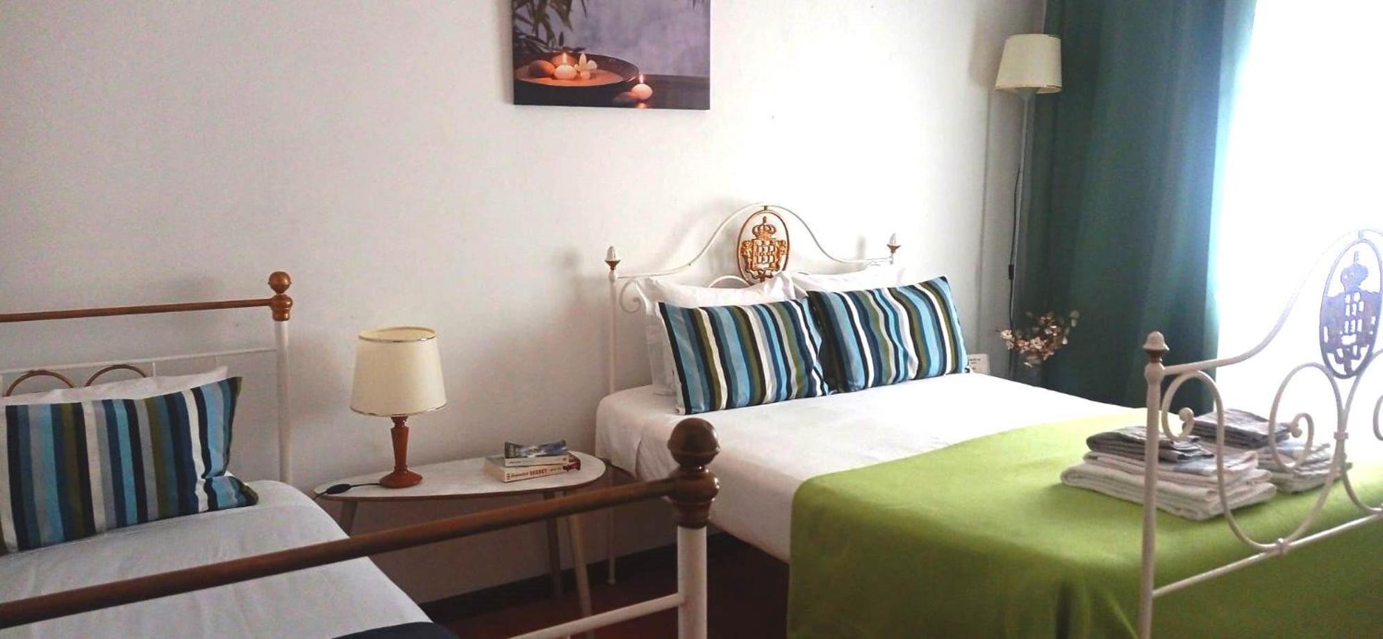 Basic Triple Room with Shared Bathroom photo 1
