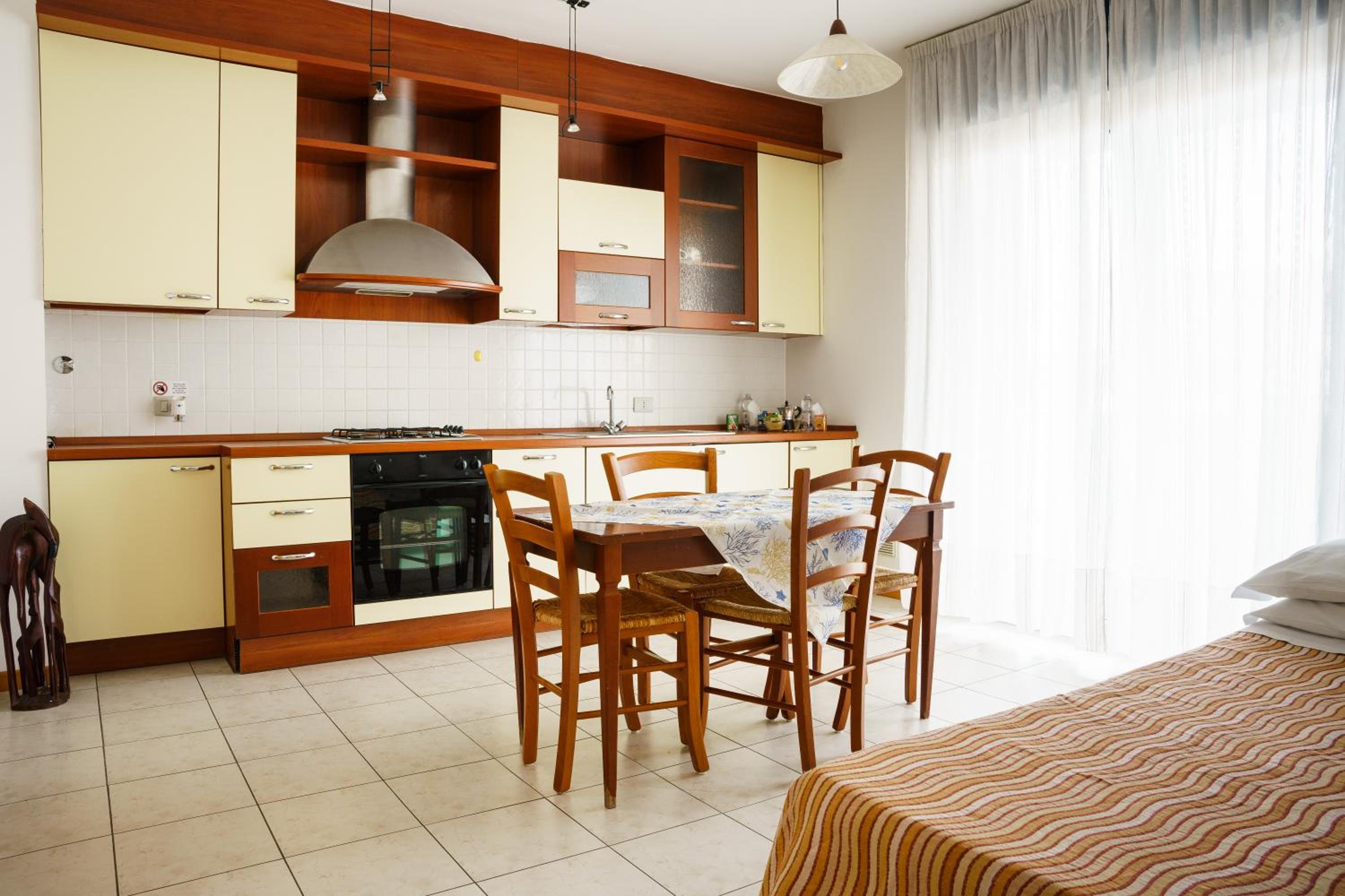One-Bedroom Apartment - Photo 9