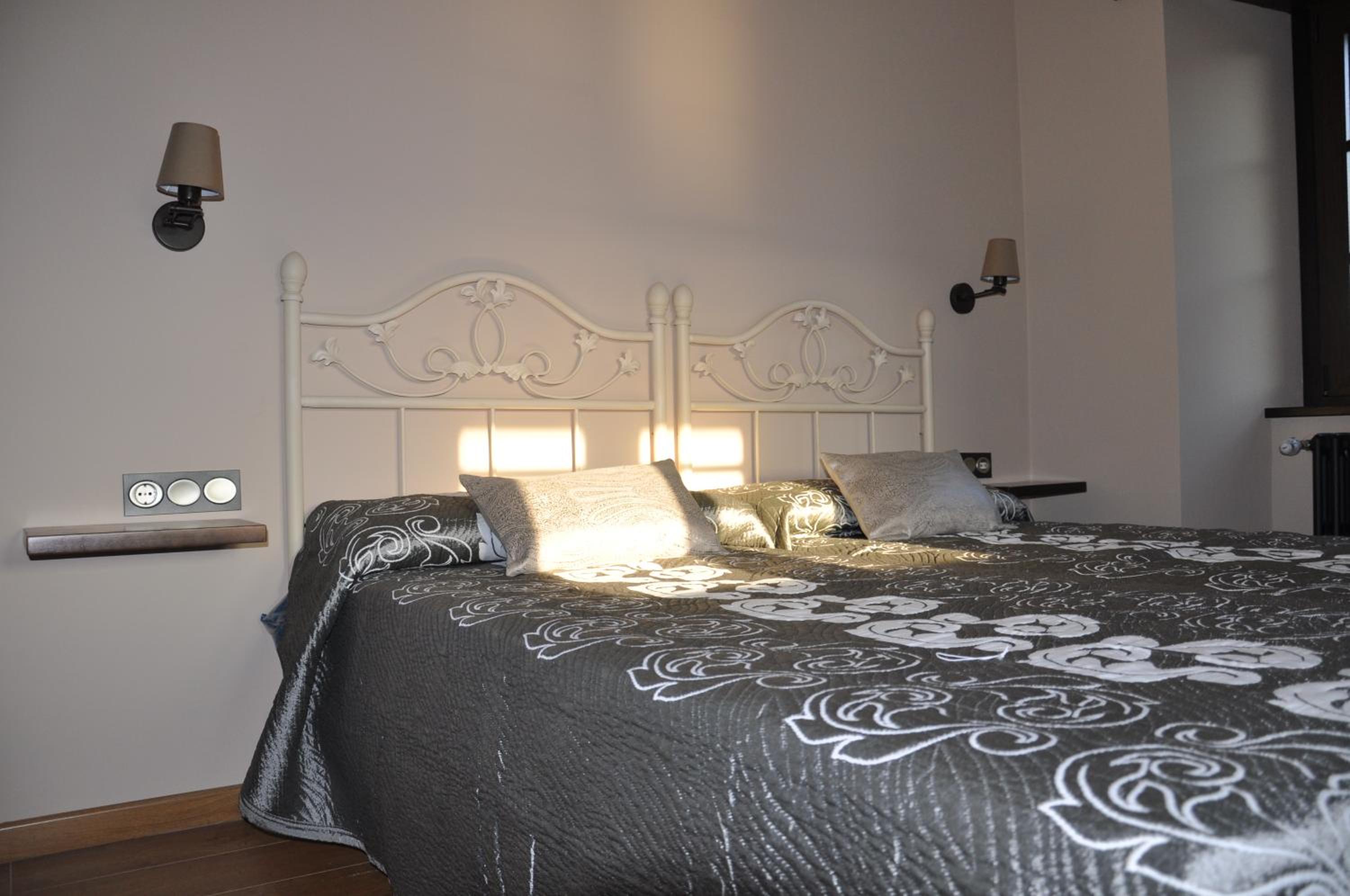 Two-Bedroom Apartment  - Disability Access photo 2