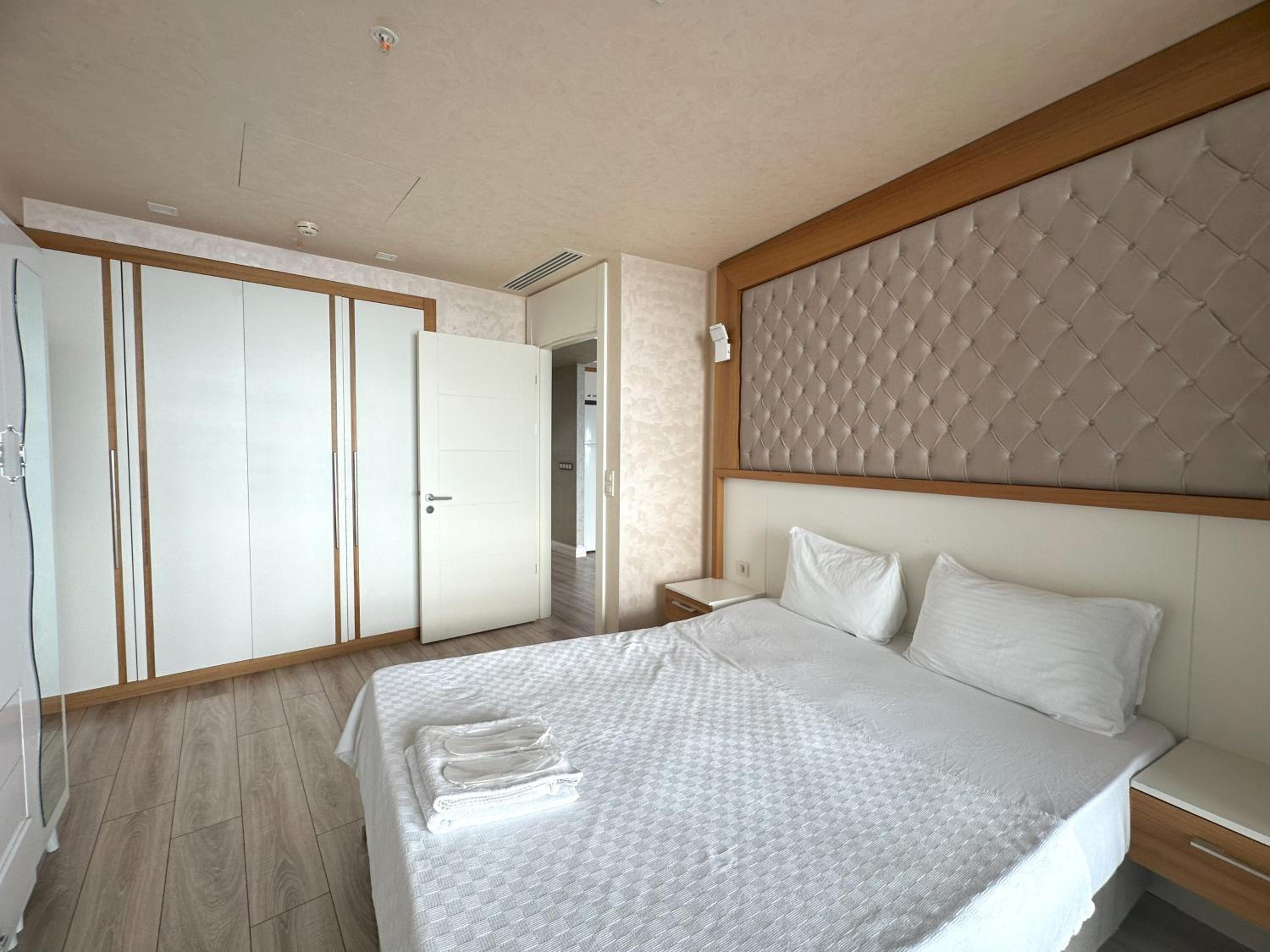 Deluxe King Room photo 1