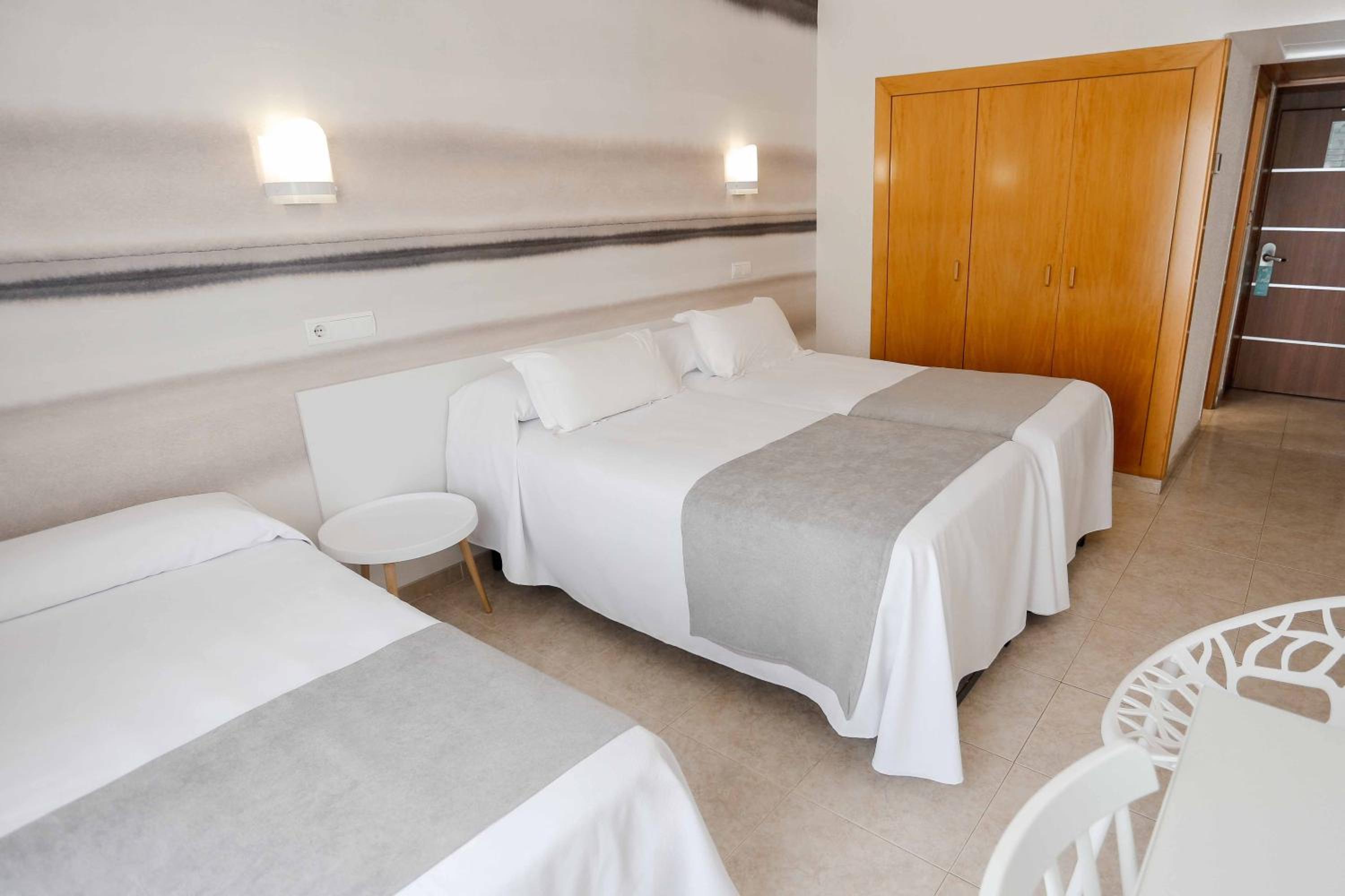 Standard Triple Room (2 Adults + 1 Child) photo 3