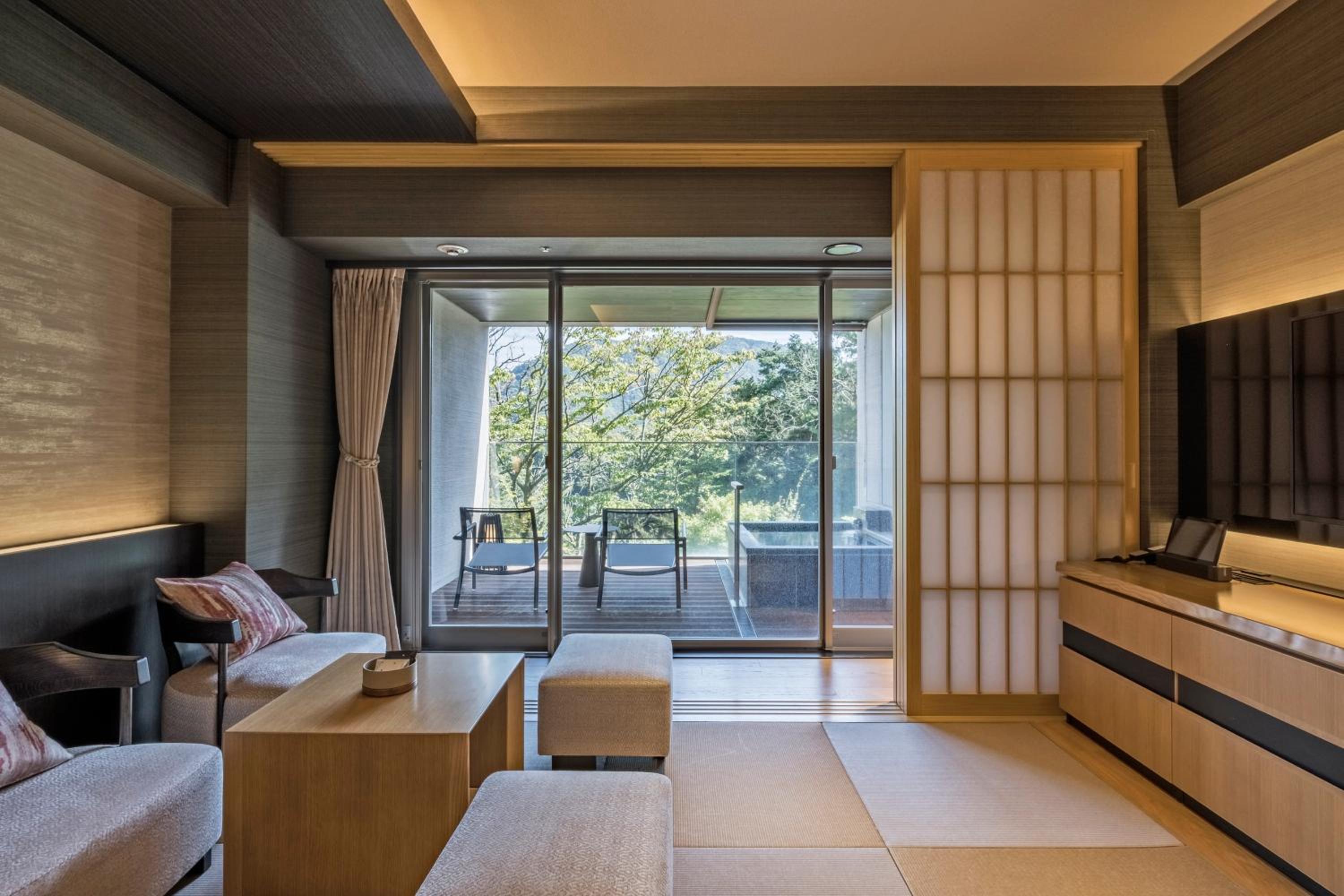 West Wing Deluxe Room with Open-Air Bath Japanese Style - Photo 5